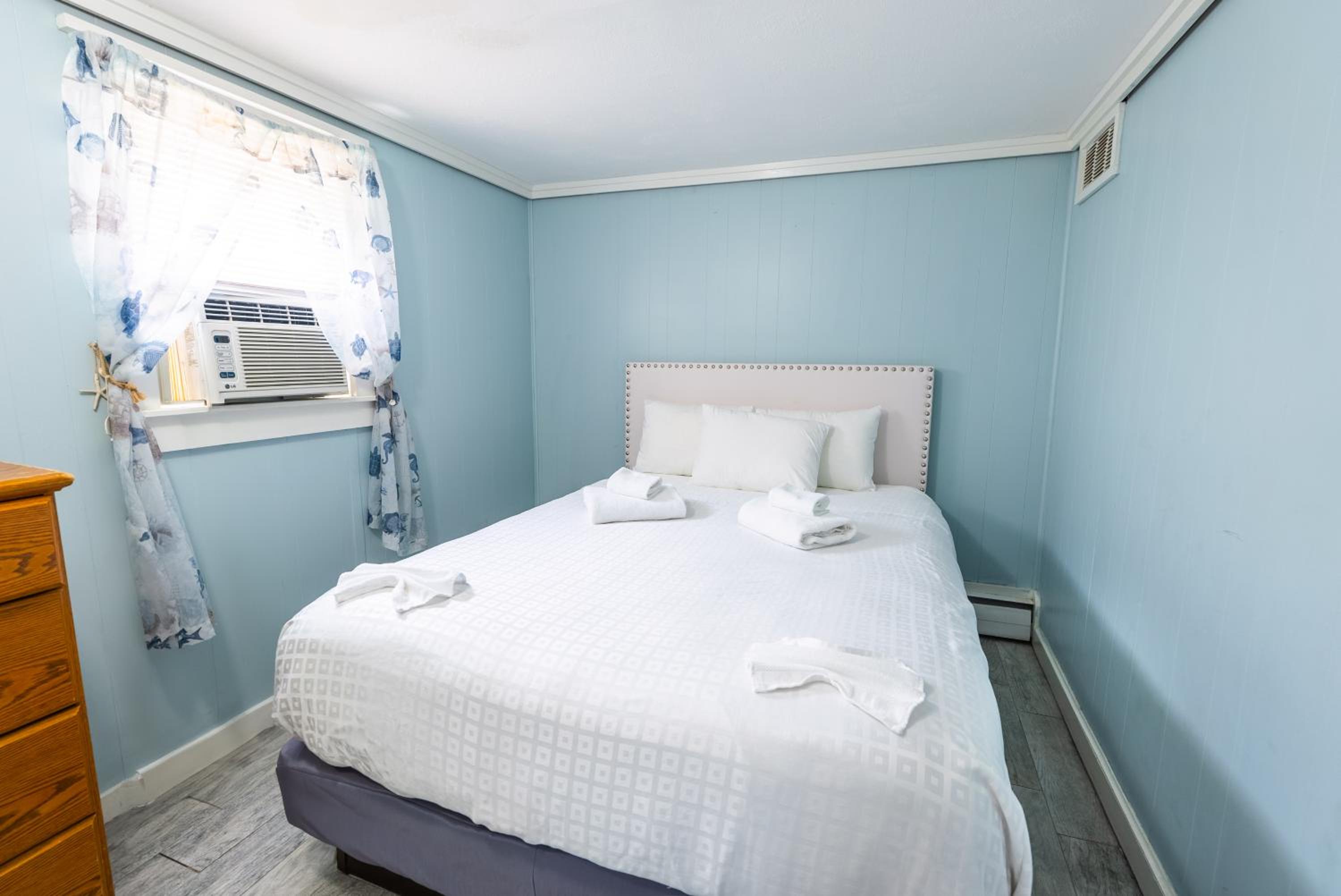 Deluxe Two Queen Room with Partition