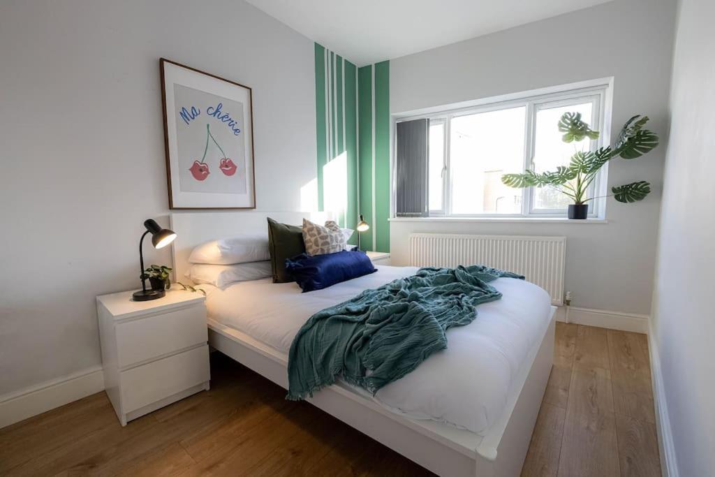Four-Bedroom Apartment photo 1