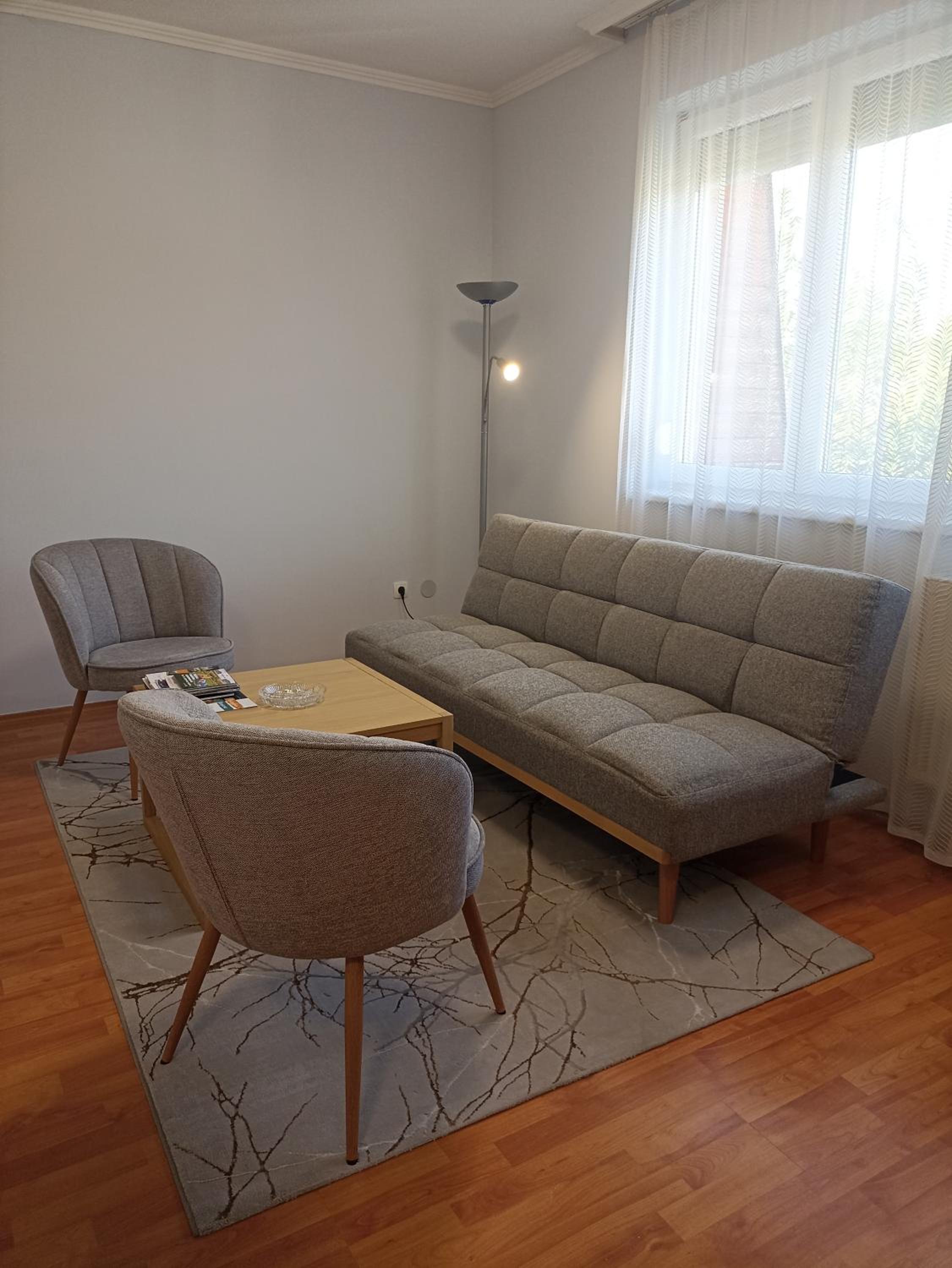 One-Bedroom Apartment photo 1