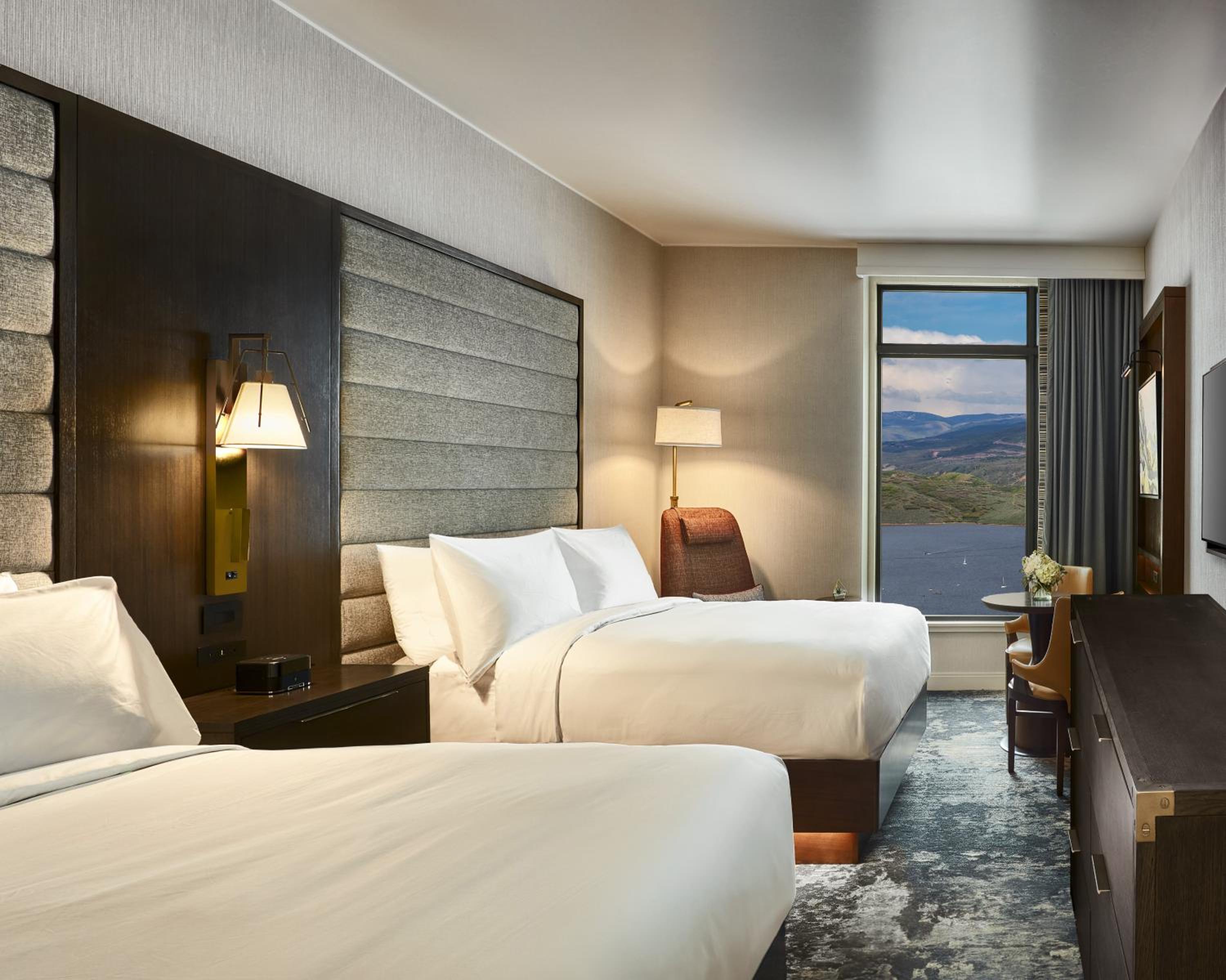 Double Room with Two Double Beds and Mountain View - Photo 1