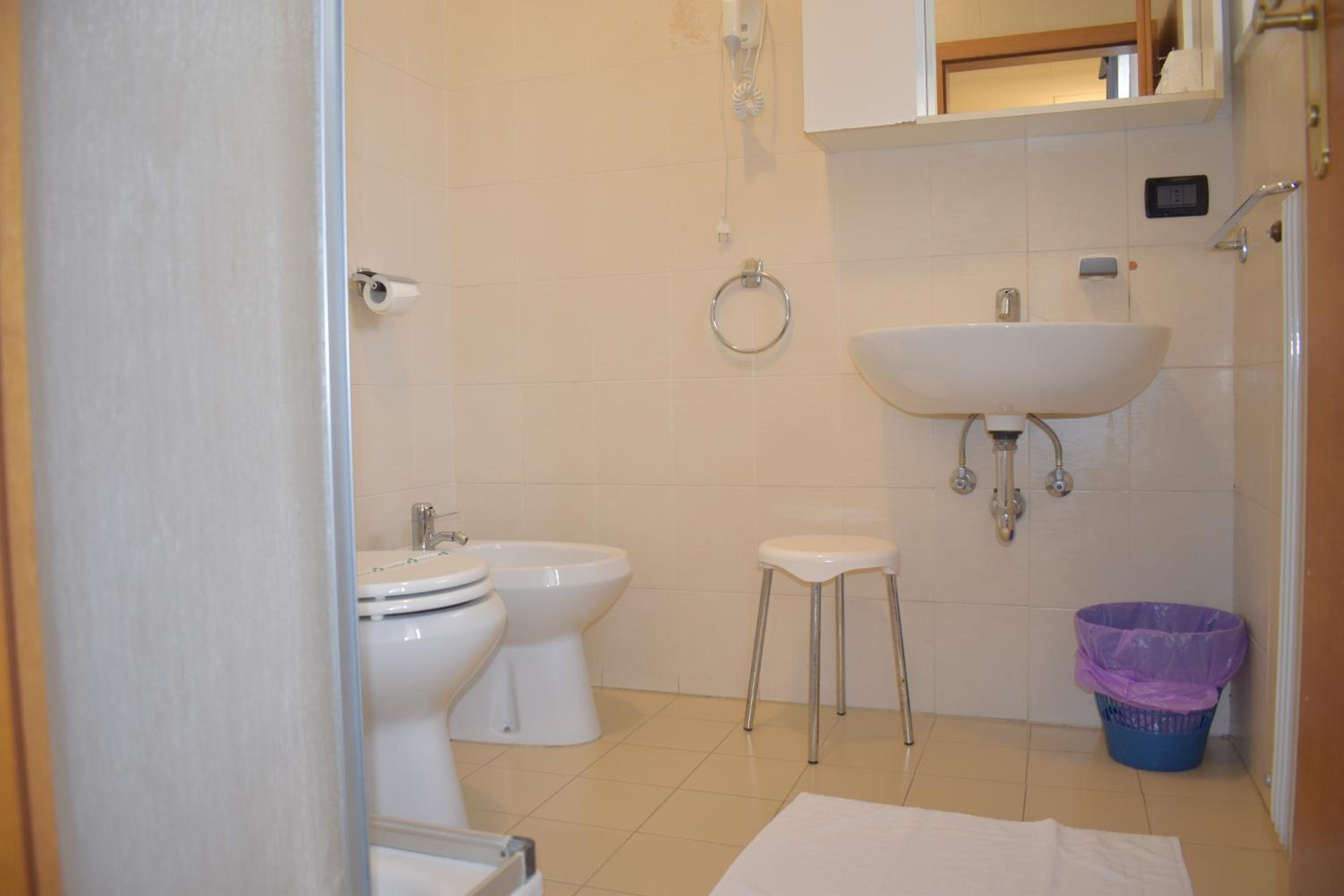 Standard Triple Room - Photo 2