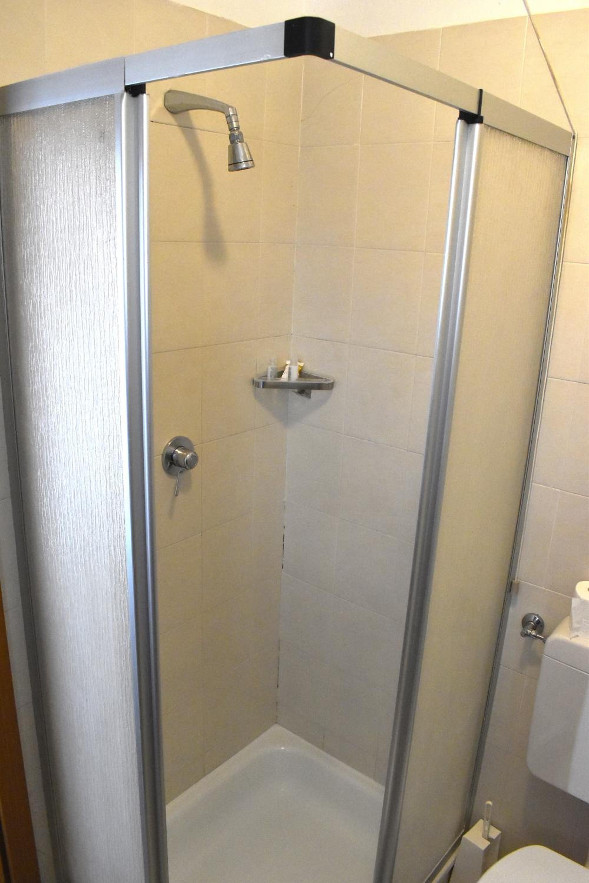 Standard Double or Twin Room - Photo 2