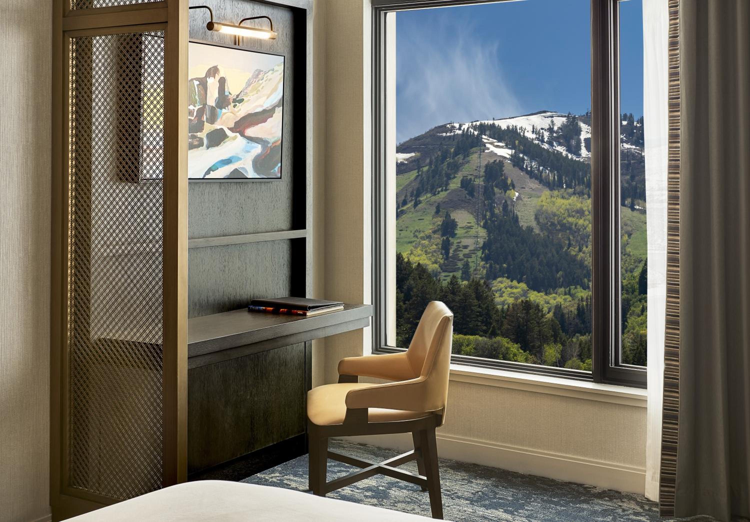 Double Room with Two Double Beds and Mountain View - Photo 2
