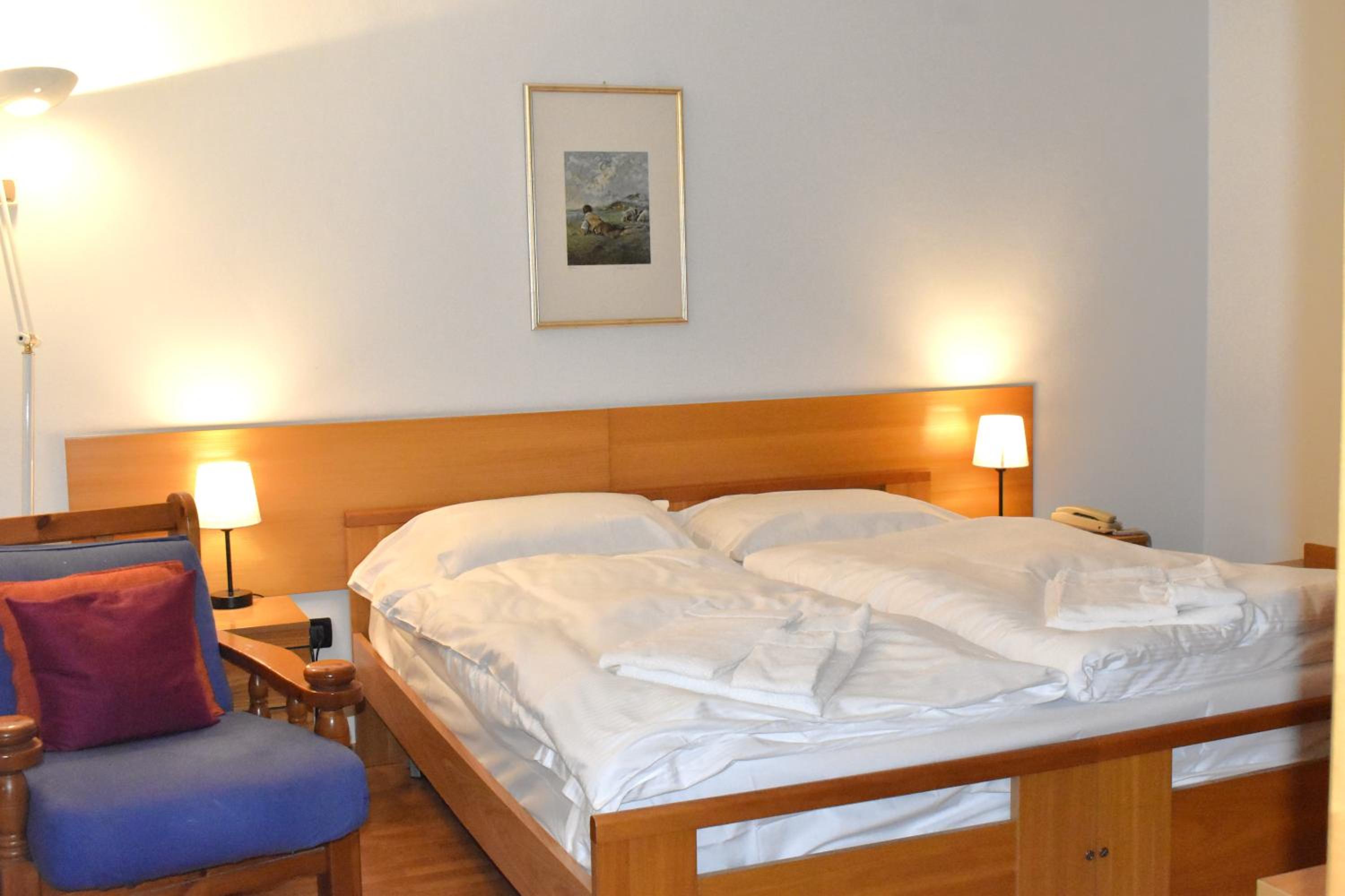 Double Room with Balcony - Photo 3