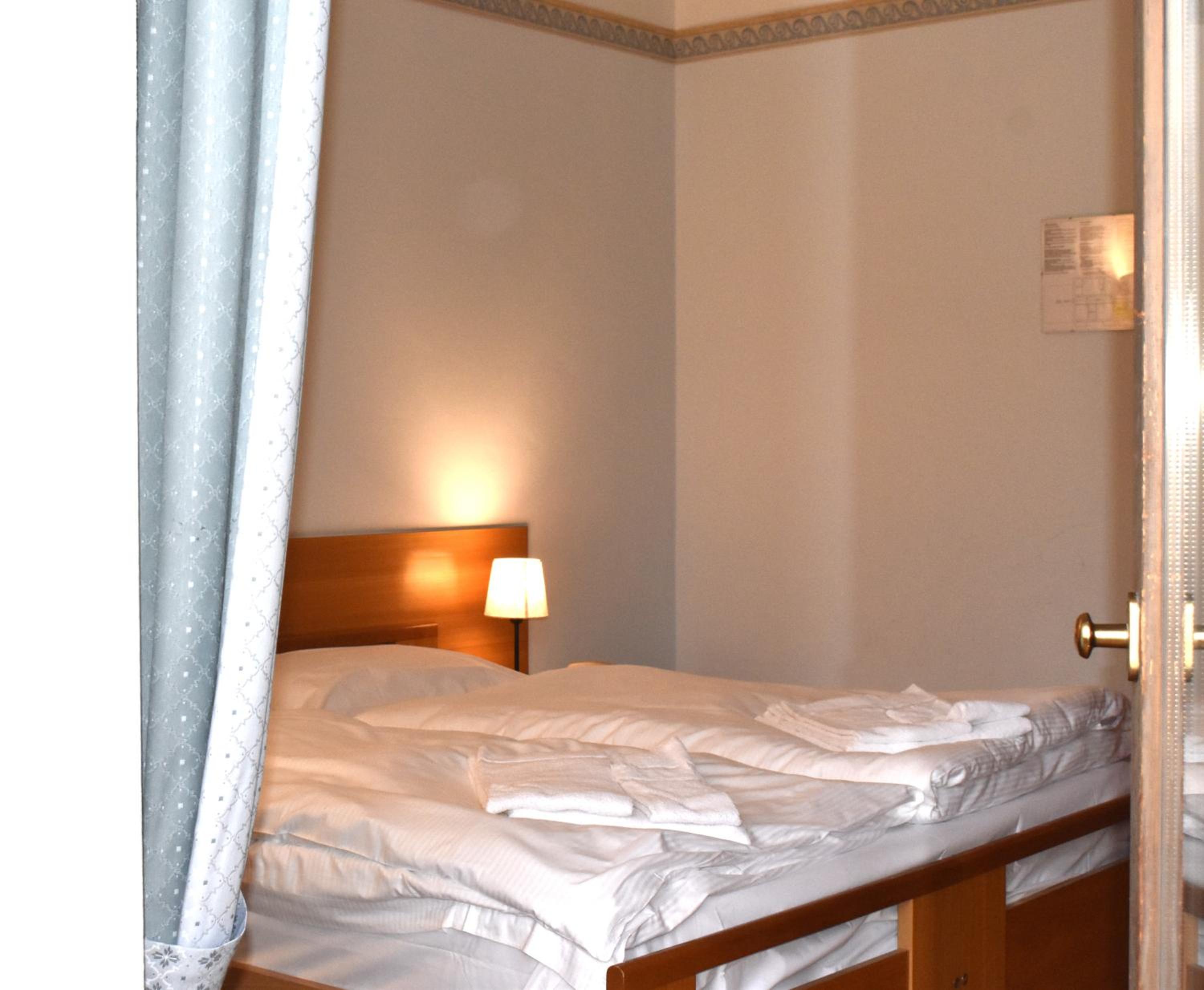Double Room with Balcony - Photo 7