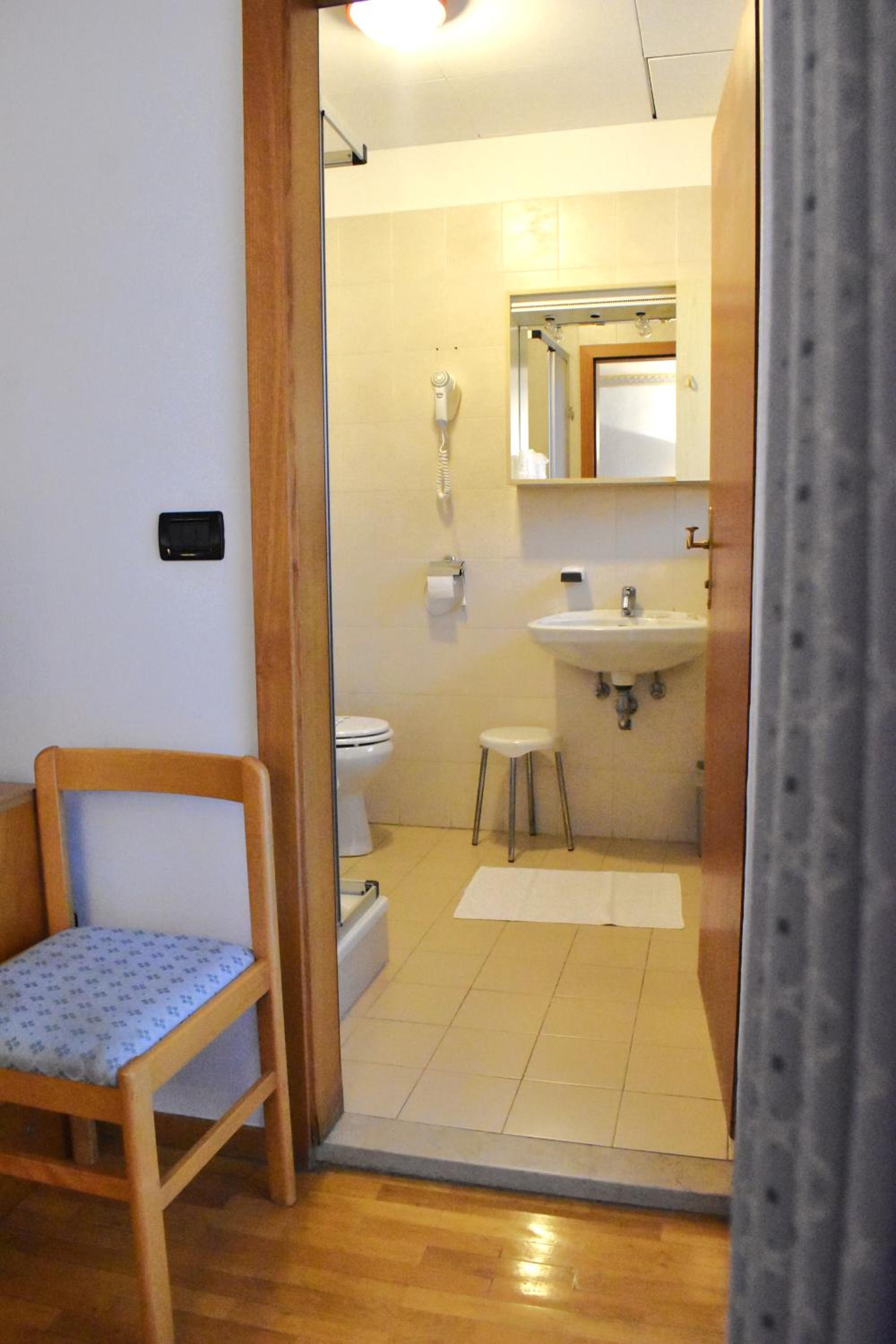 Double Room with Balcony - Photo 5
