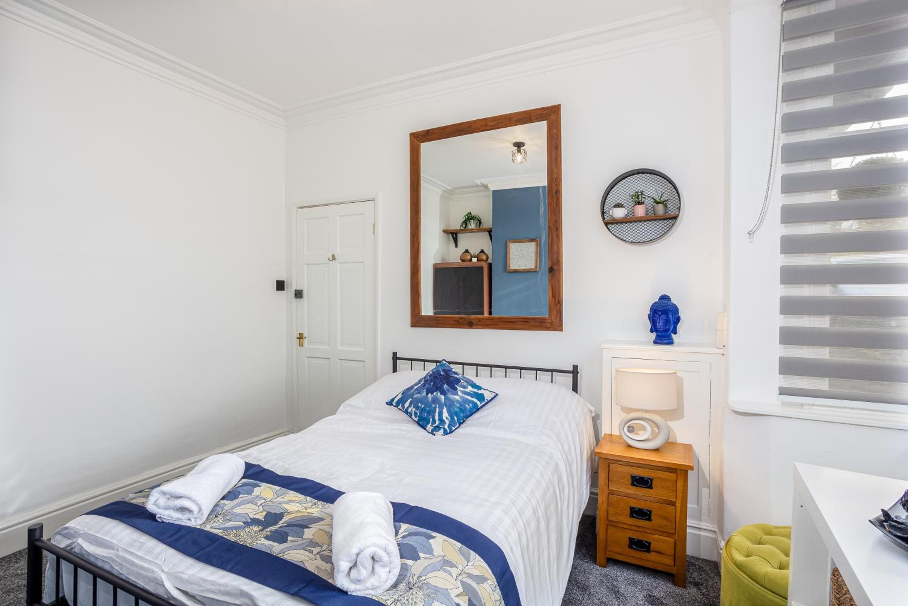 Three-Bedroom House photo 3