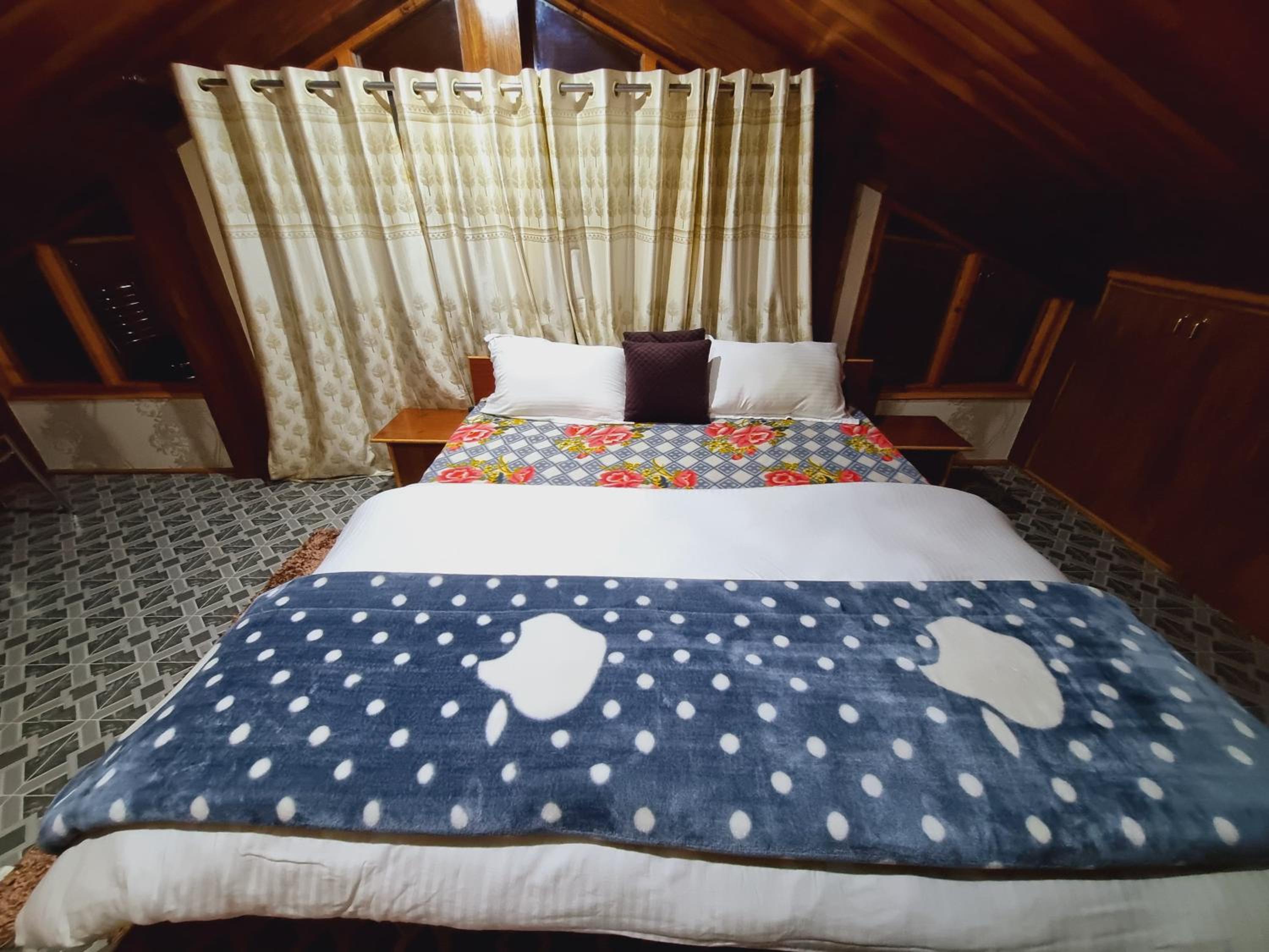 Large Double Room photo 1