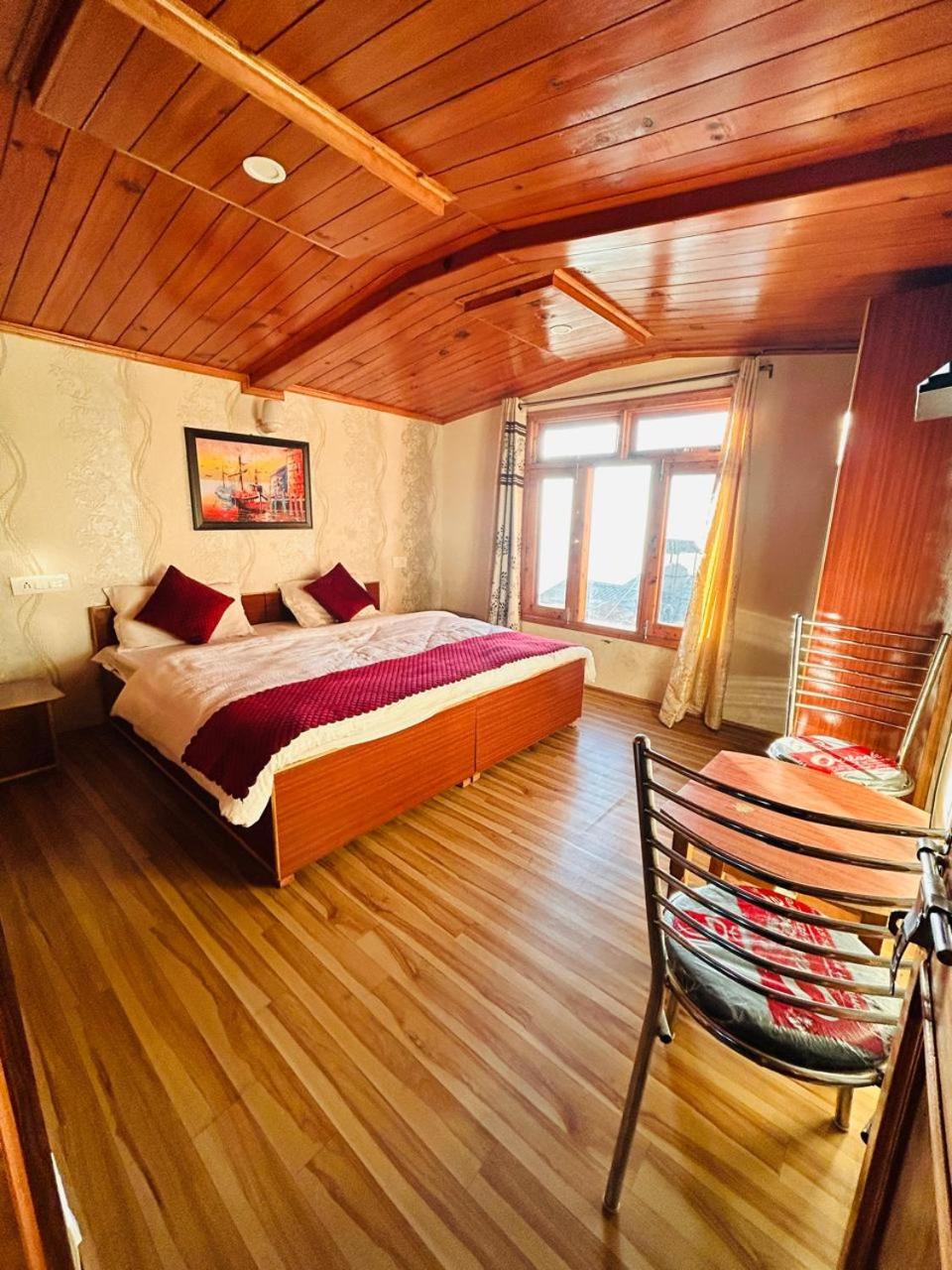 Standard Double Room With Shared Bathroom photo 2
