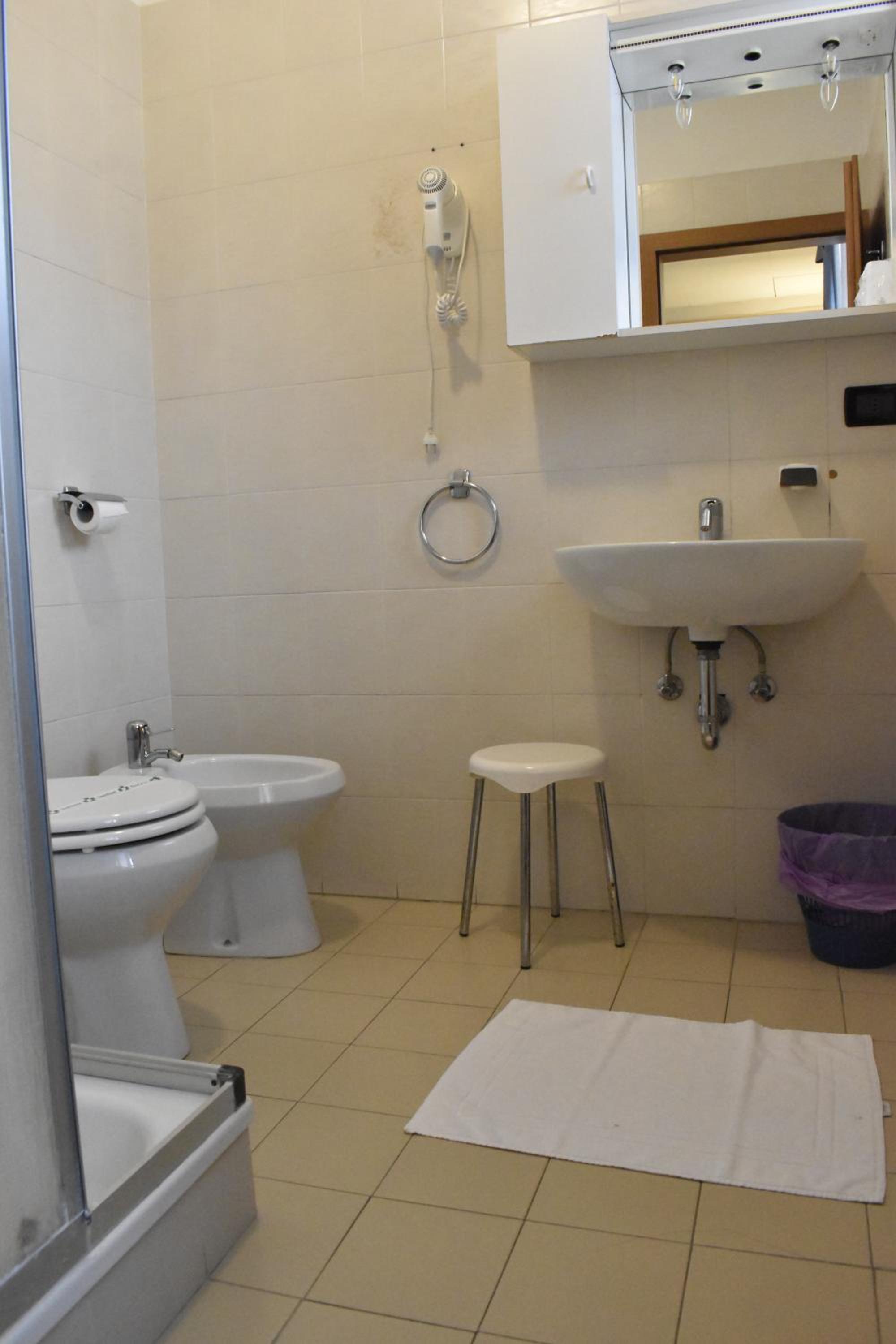 Triple Room with Balcony - Photo 5