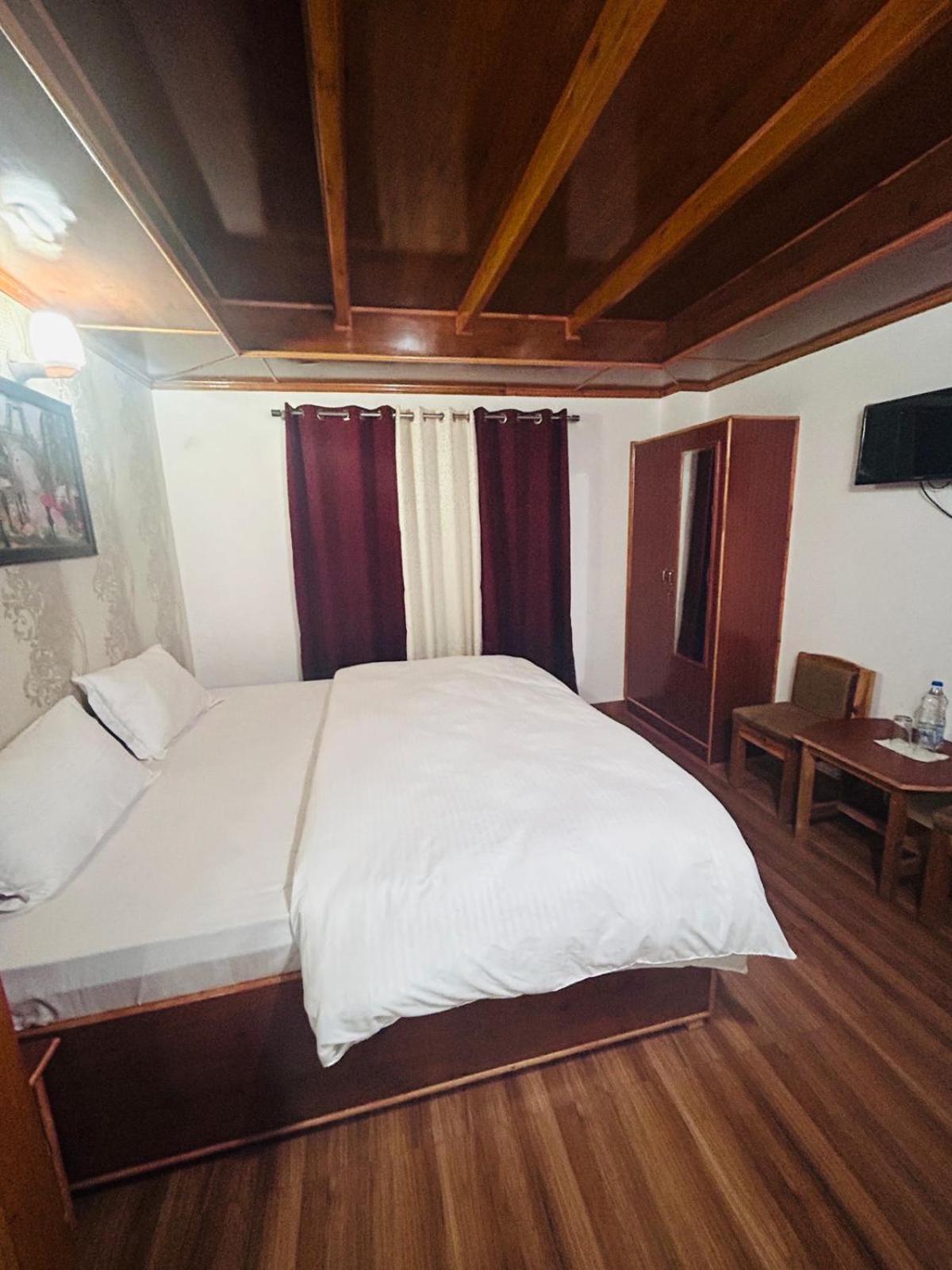 Deluxe Room (2 Adults + 1 Child) photo 2