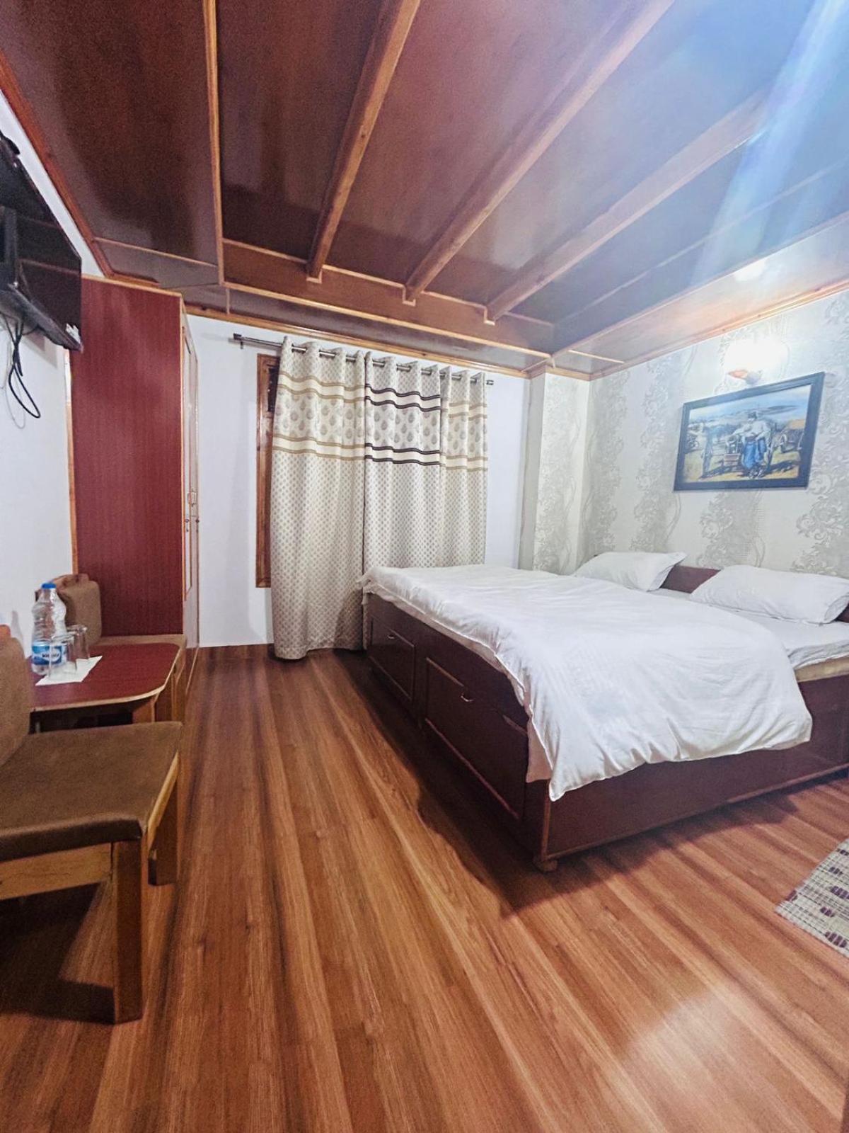 Deluxe Room (2 Adults + 1 Child) photo 3