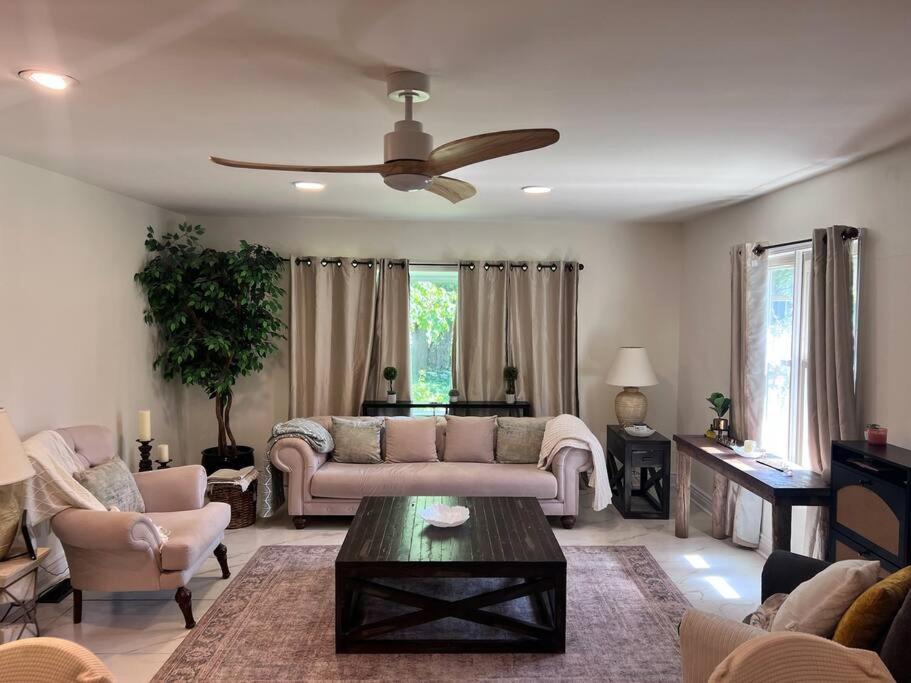 Five-Bedroom House photo 1