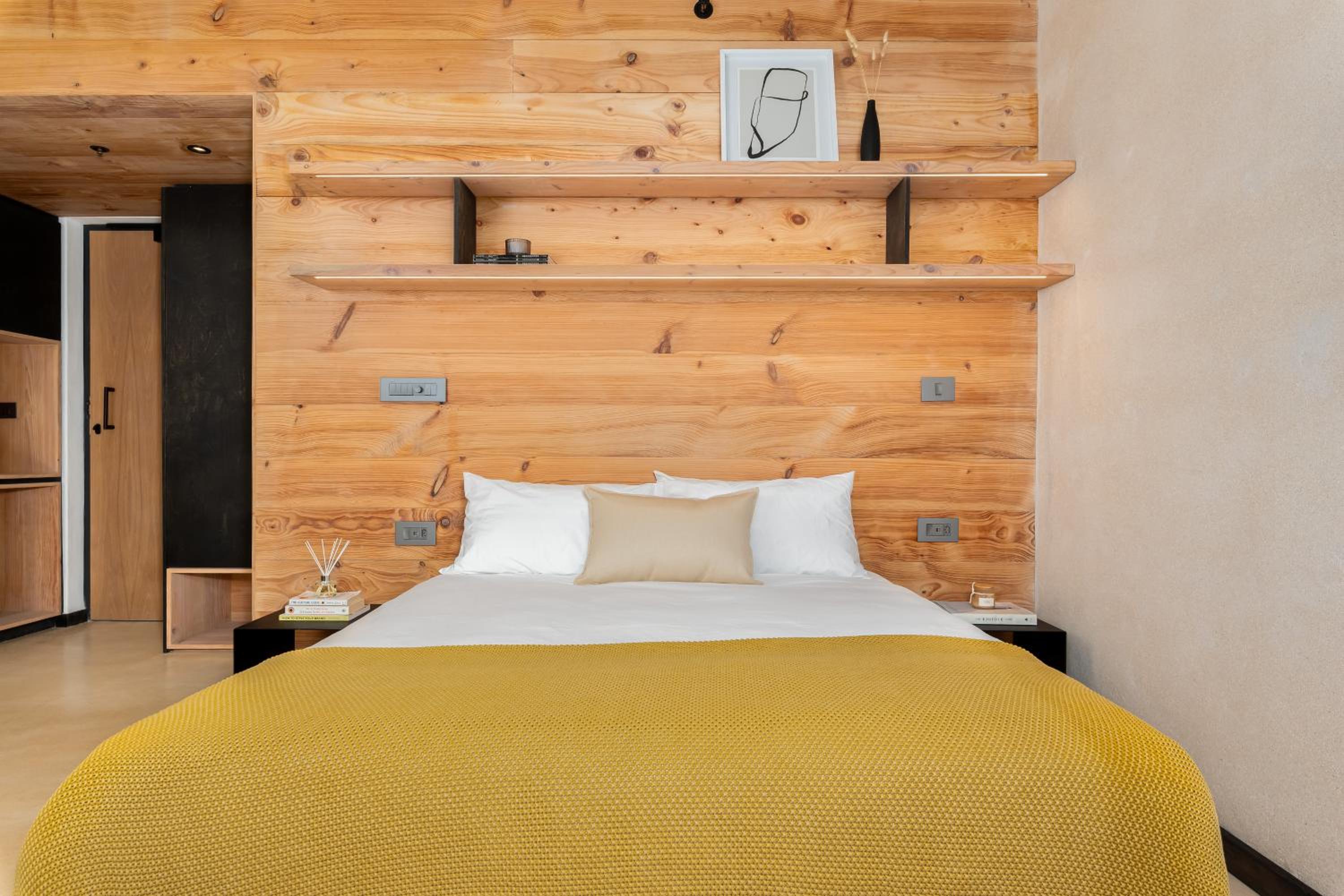 Studio with Mountain View - Photo 8