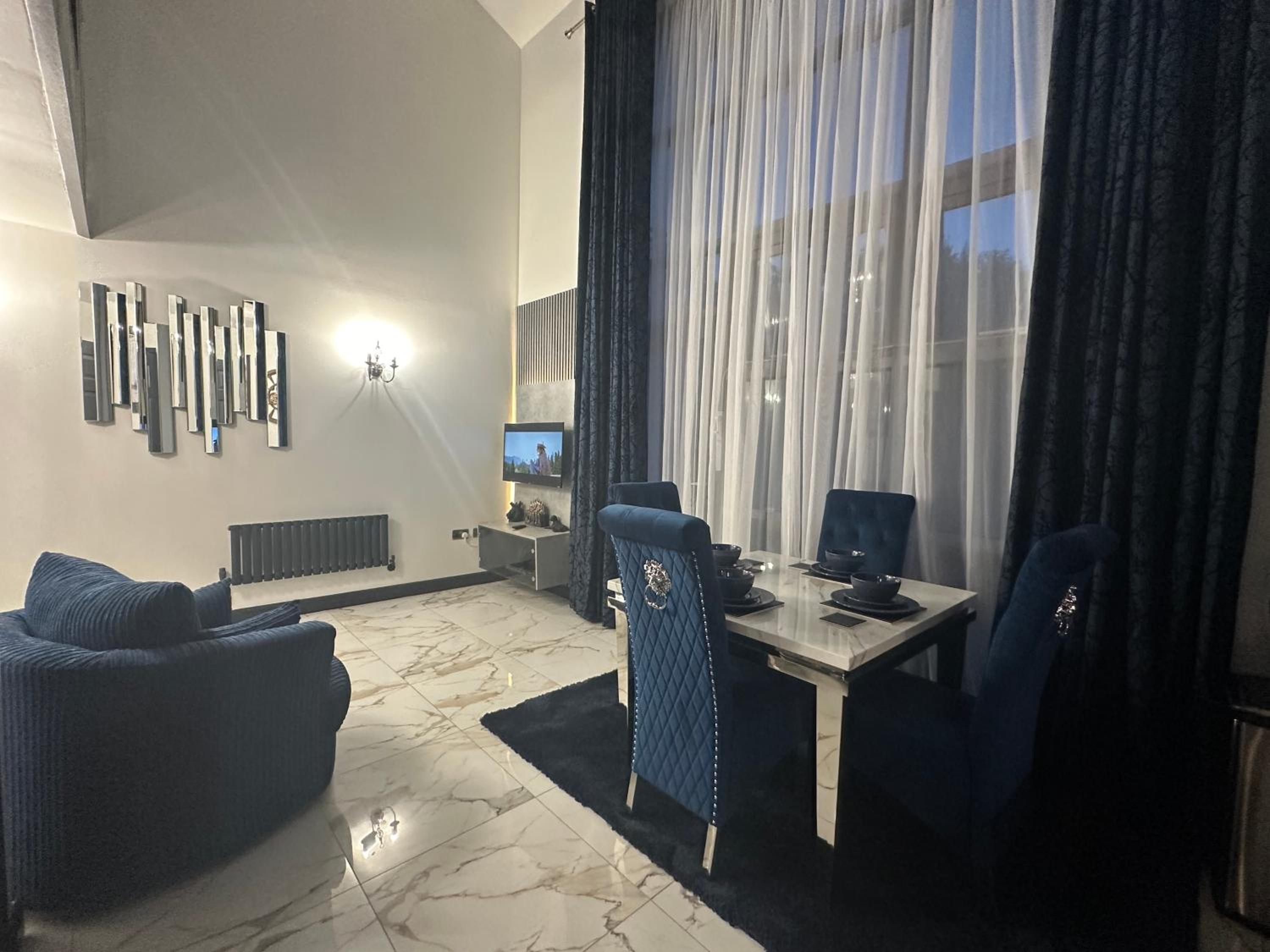 Two-Bedroom Apartment with Balcony photo 2