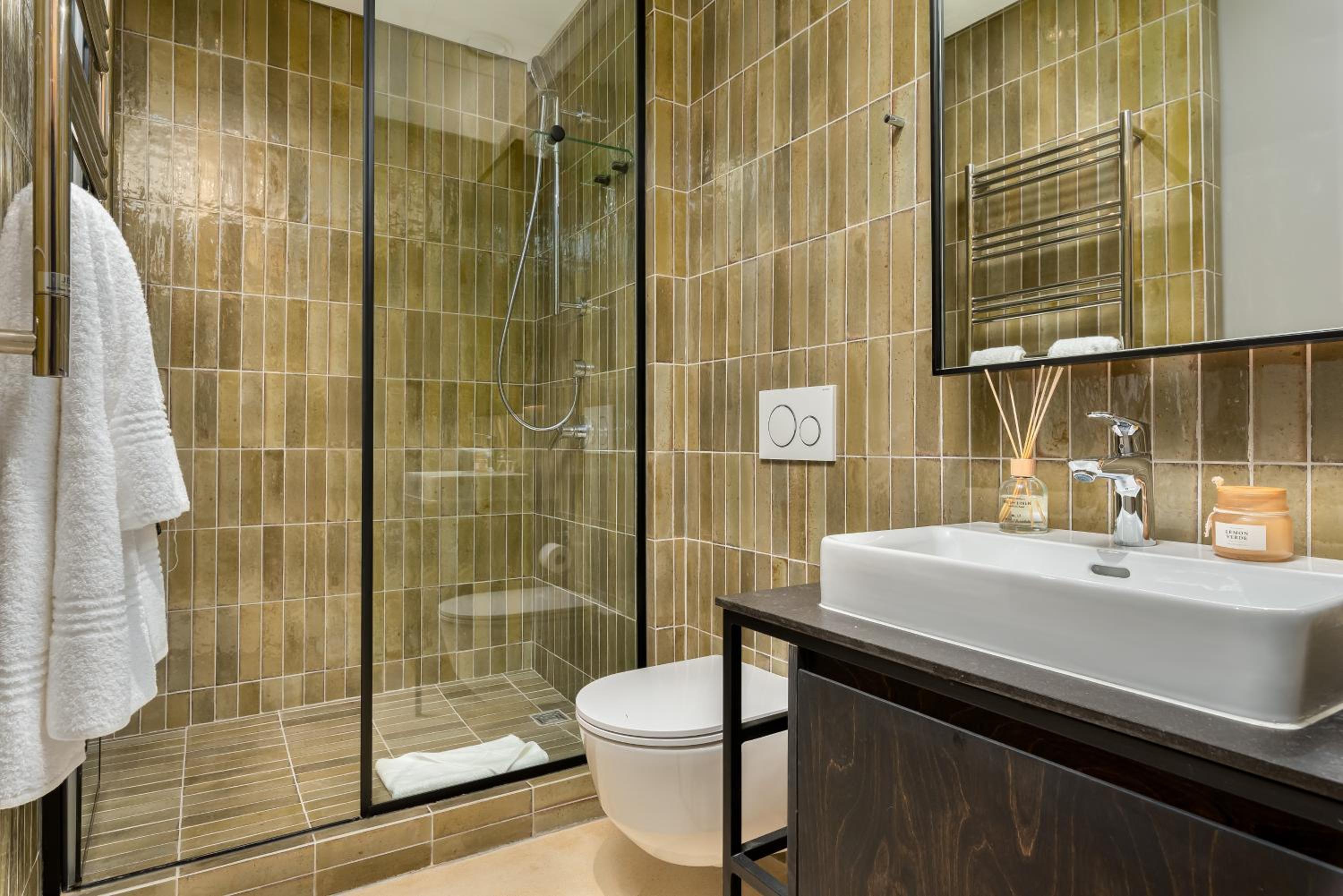 One-Bedroom Standard Apartment - Photo 9