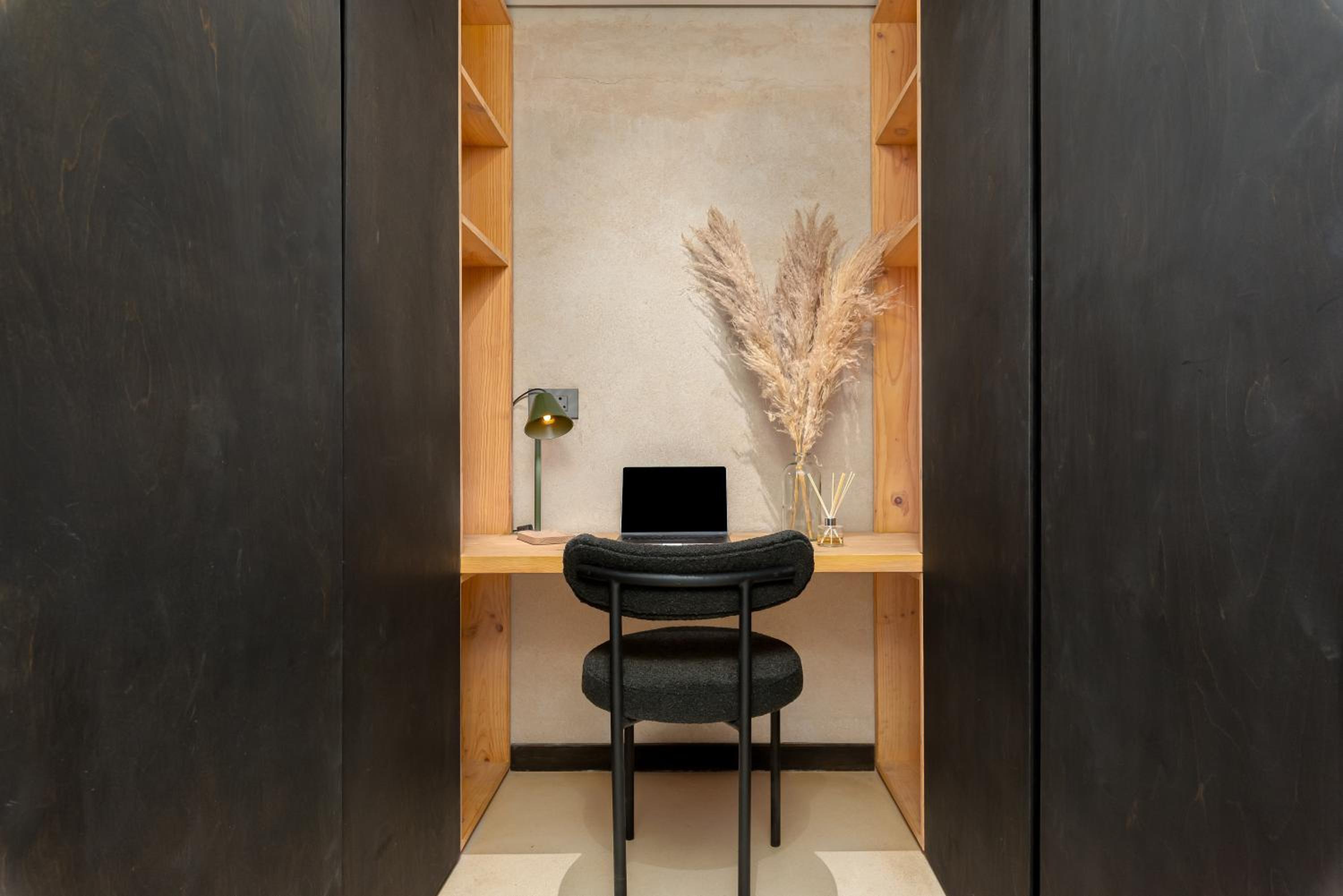 One-Bedroom Standard Apartment - Photo 8