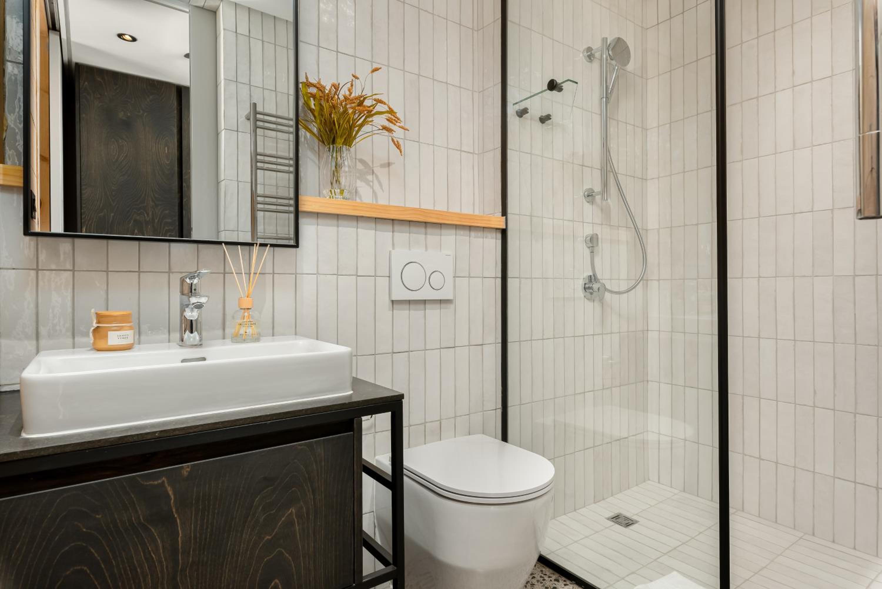 One-Bedroom Premium Apartment - Photo 3