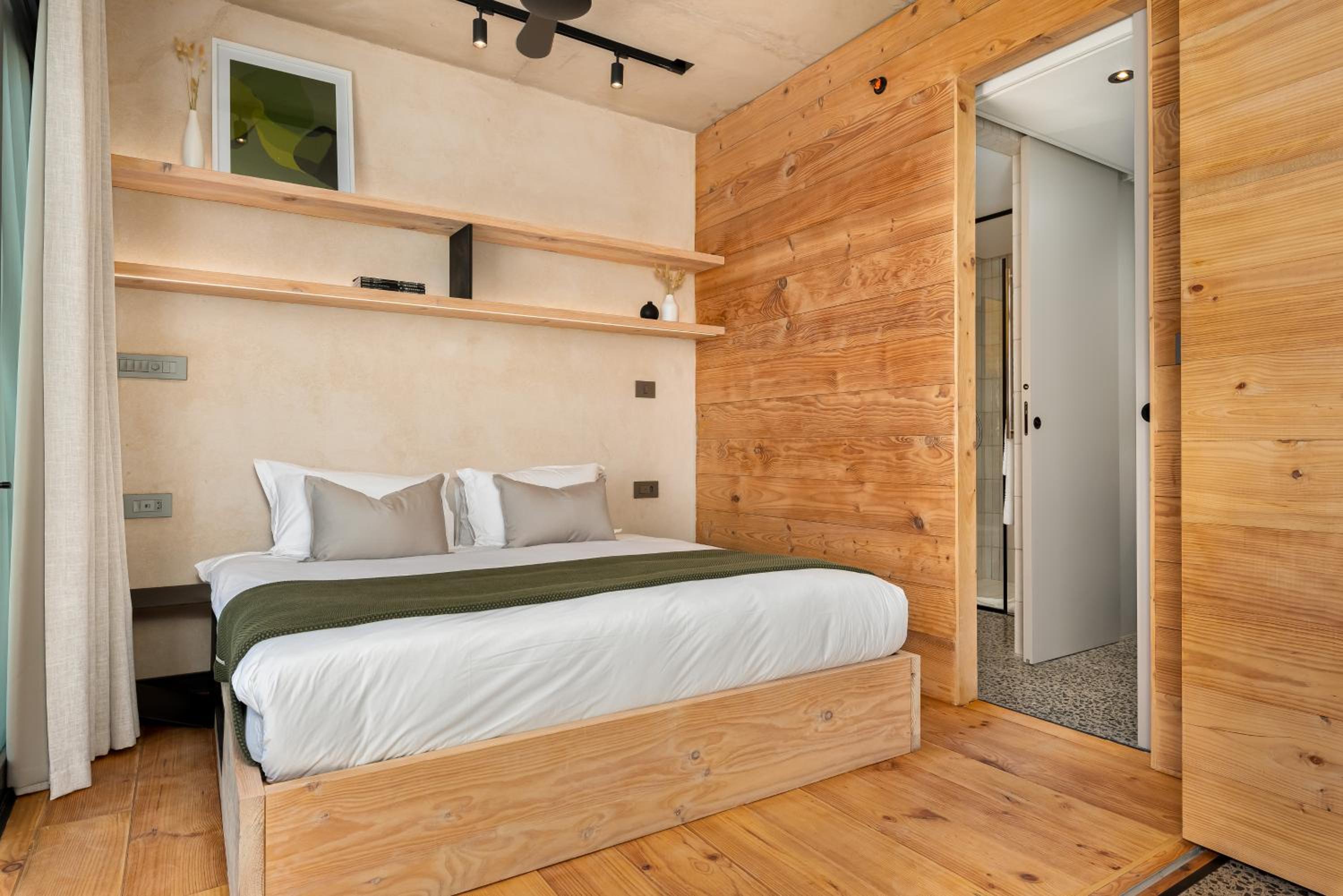 One-Bedroom Premium Apartment - Photo 10