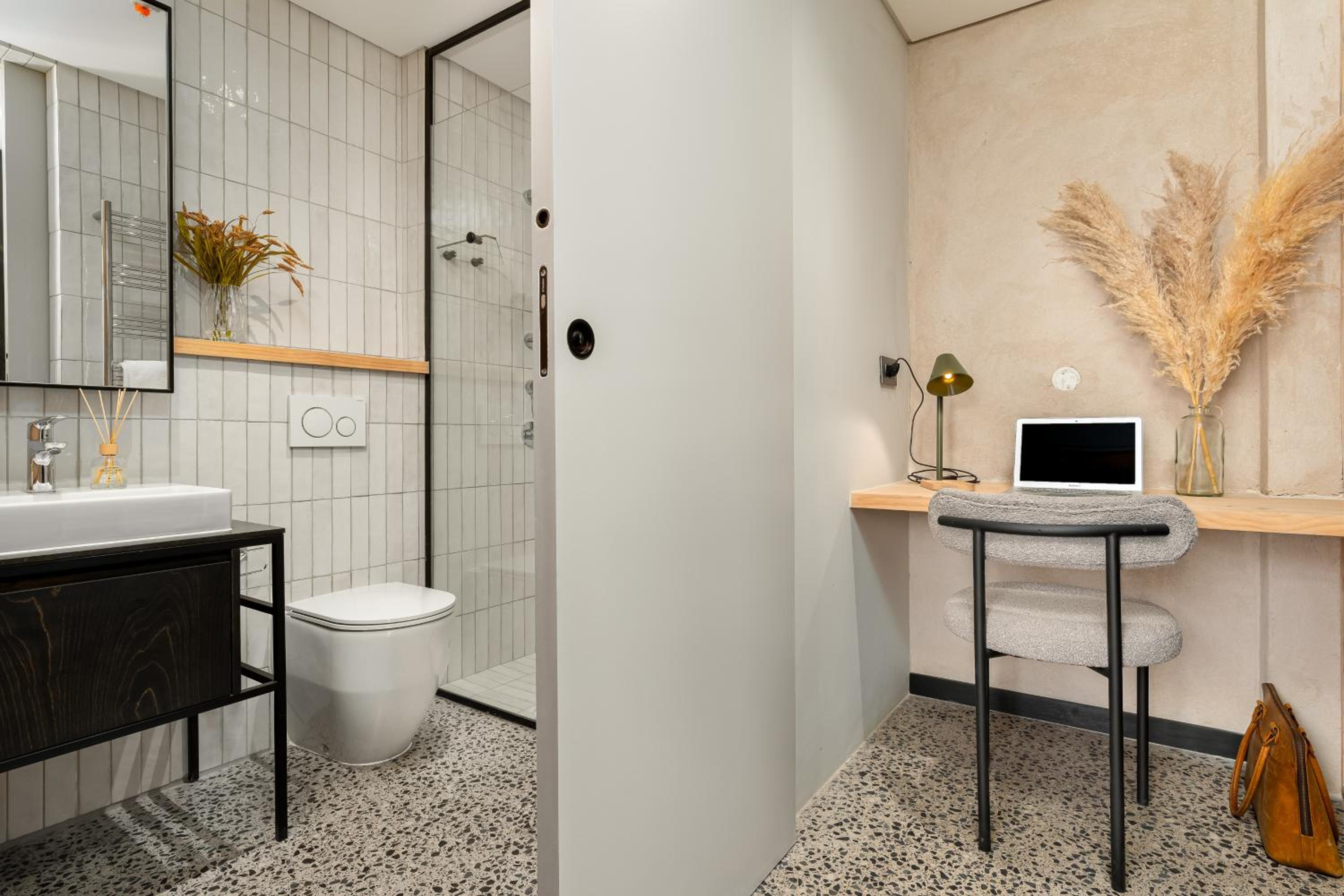 One-Bedroom Premium Apartment - Photo 4