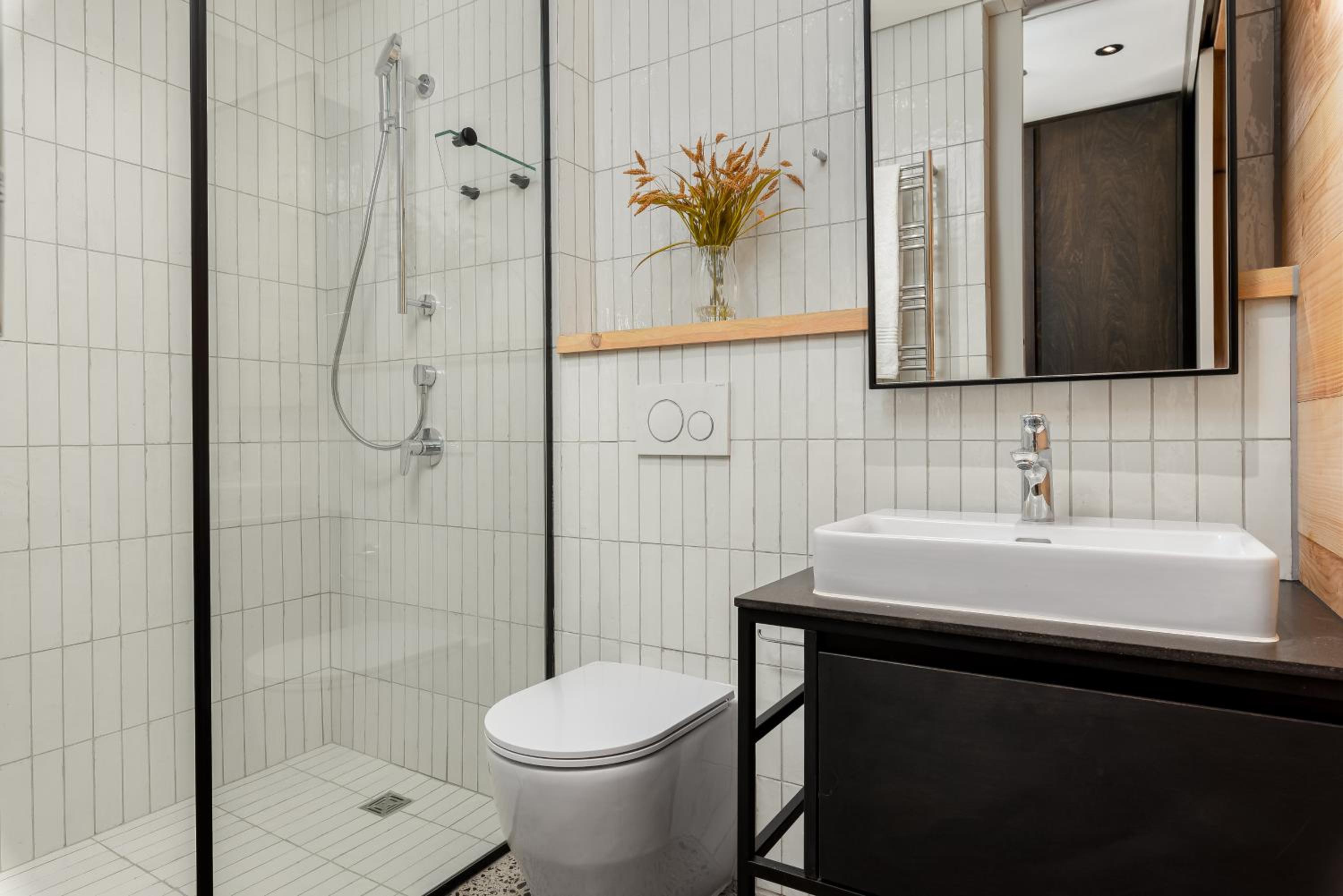 Apartment with Balcony - Photo 11