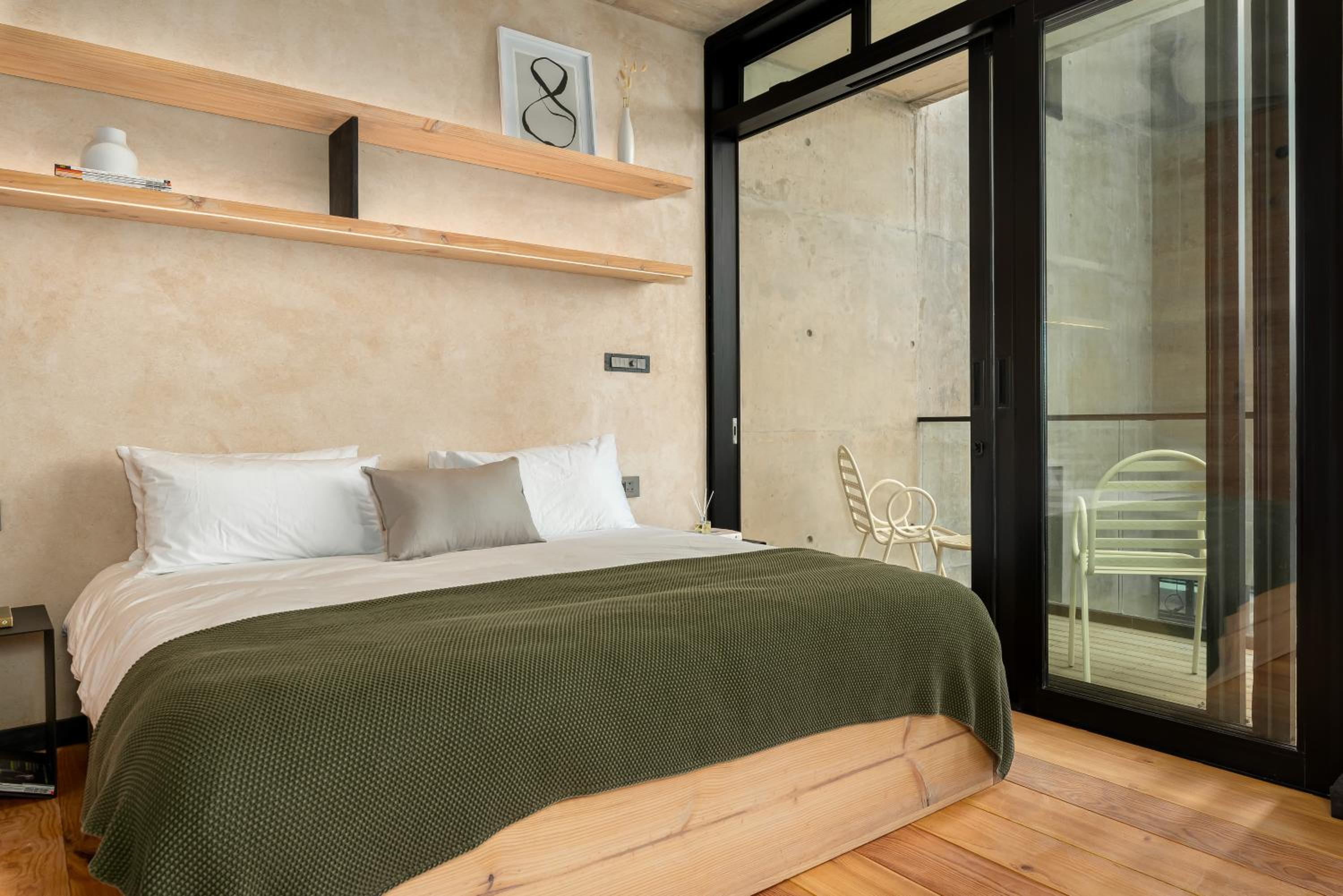 Apartment with Balcony - Photo 10