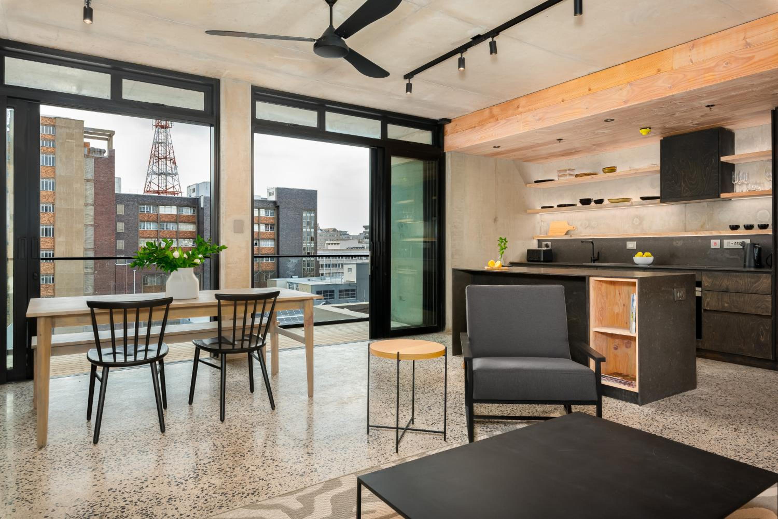 Apartment with Balcony - Photo 9