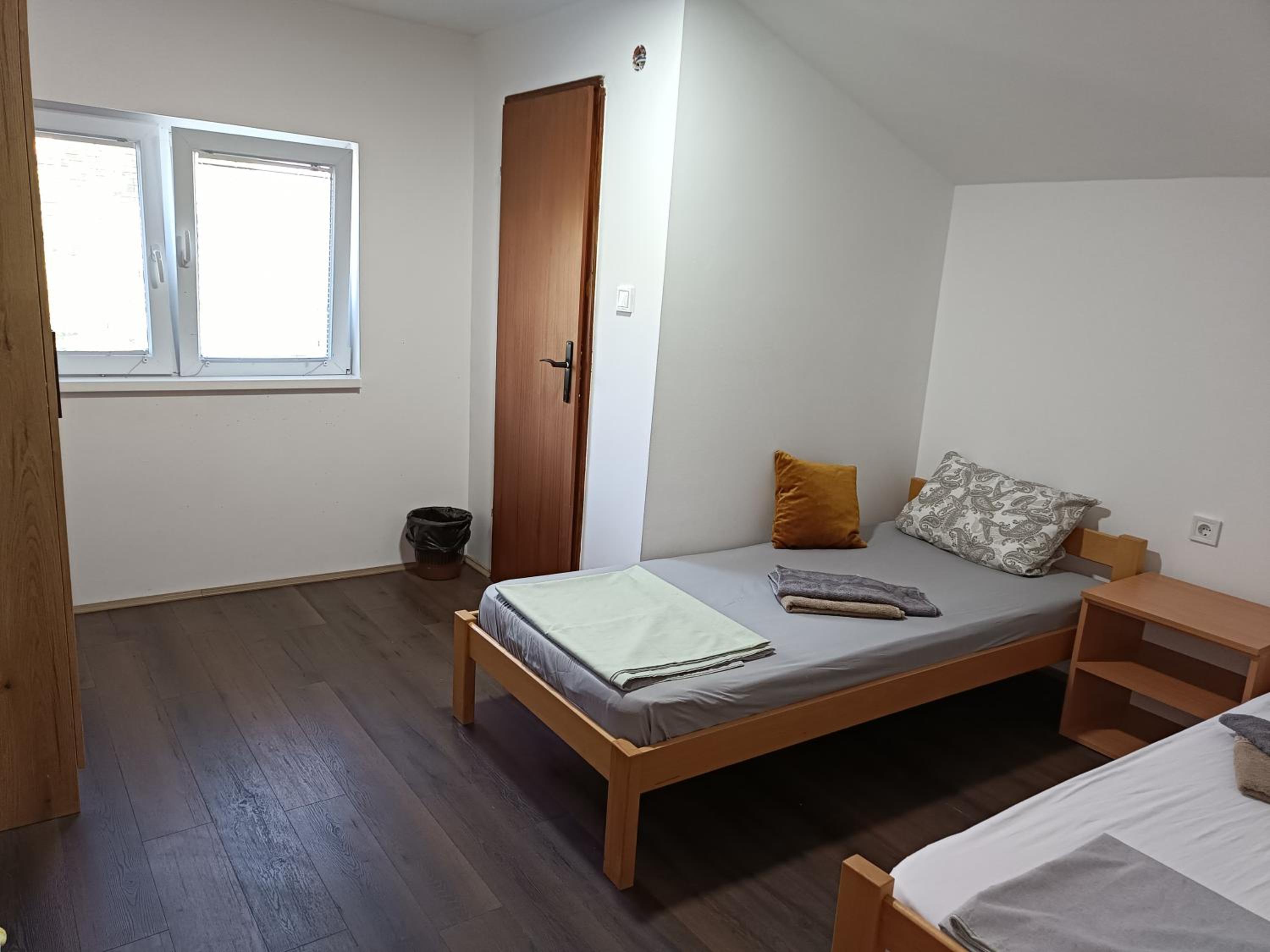 Twin Room with Private Bathroom photo 3