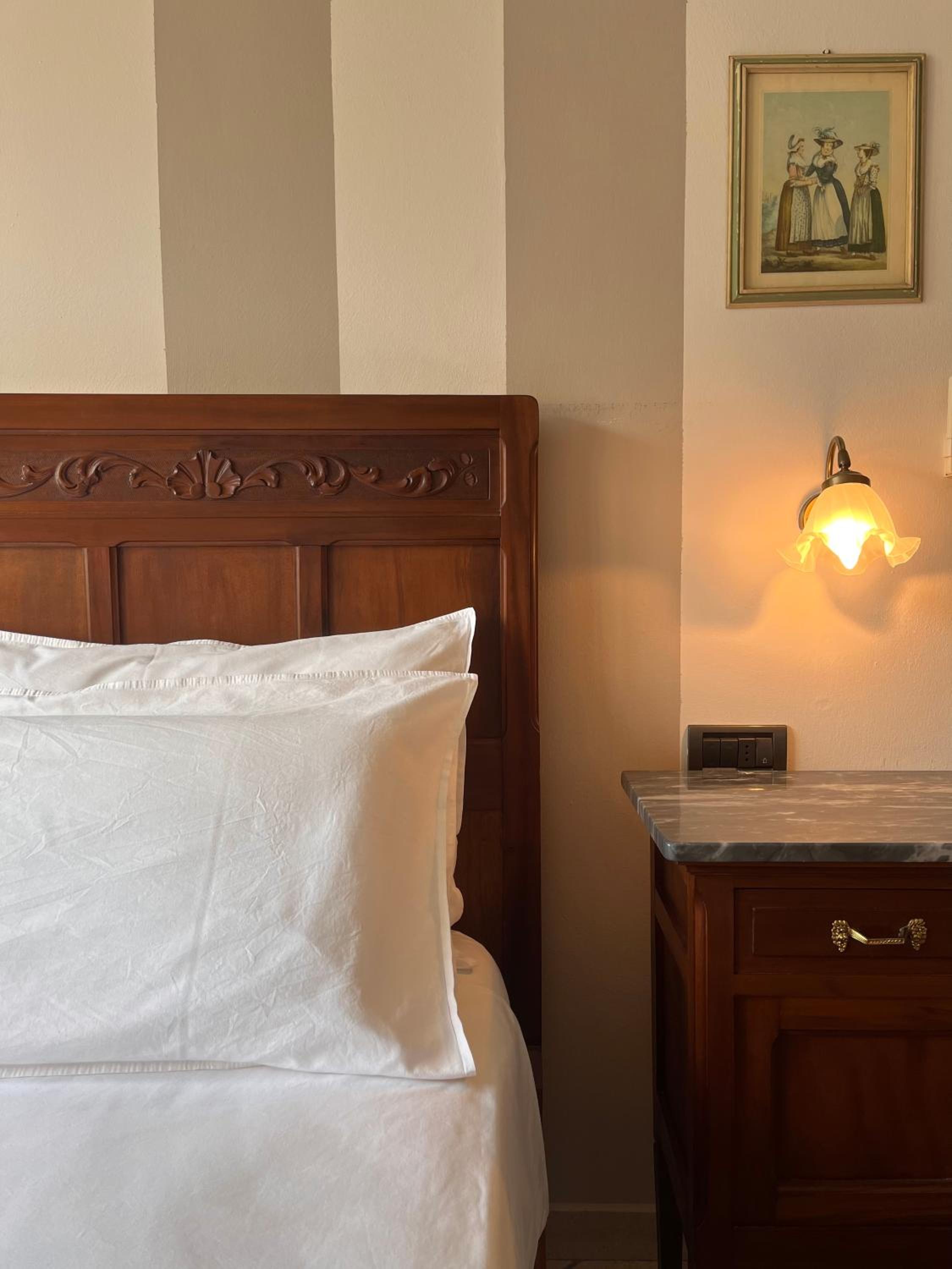 Double or Twin Room with Bathroom - Photo 3