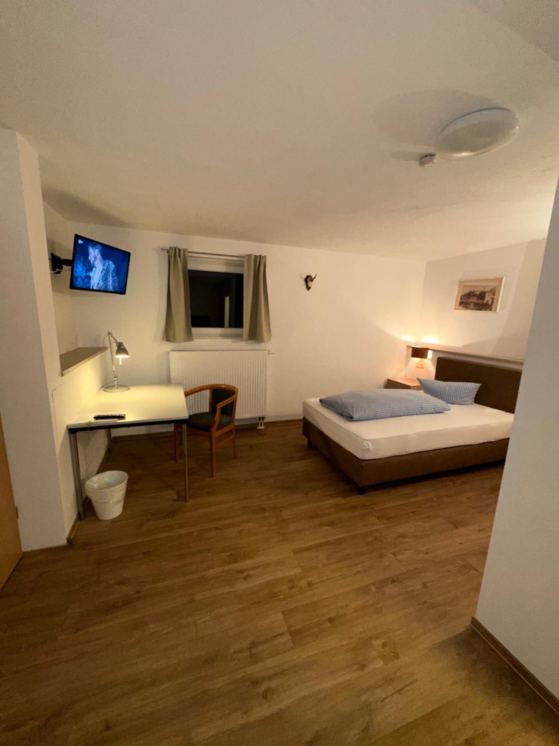Small Single Room- Basement