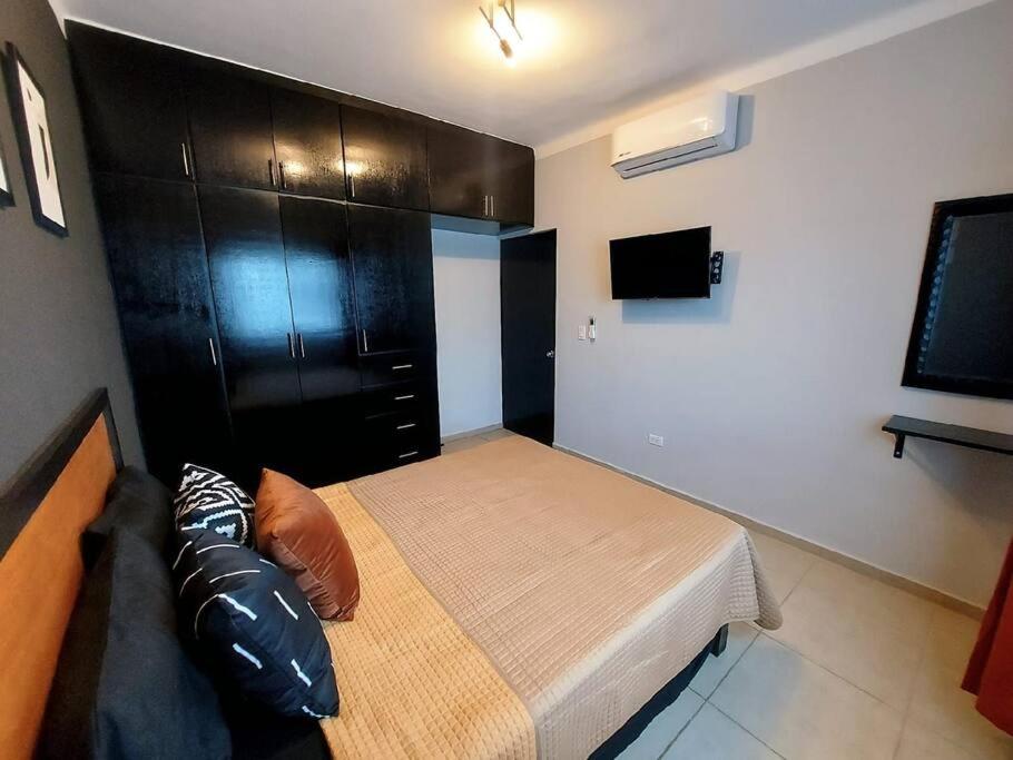 Three-Bedroom House photo 3