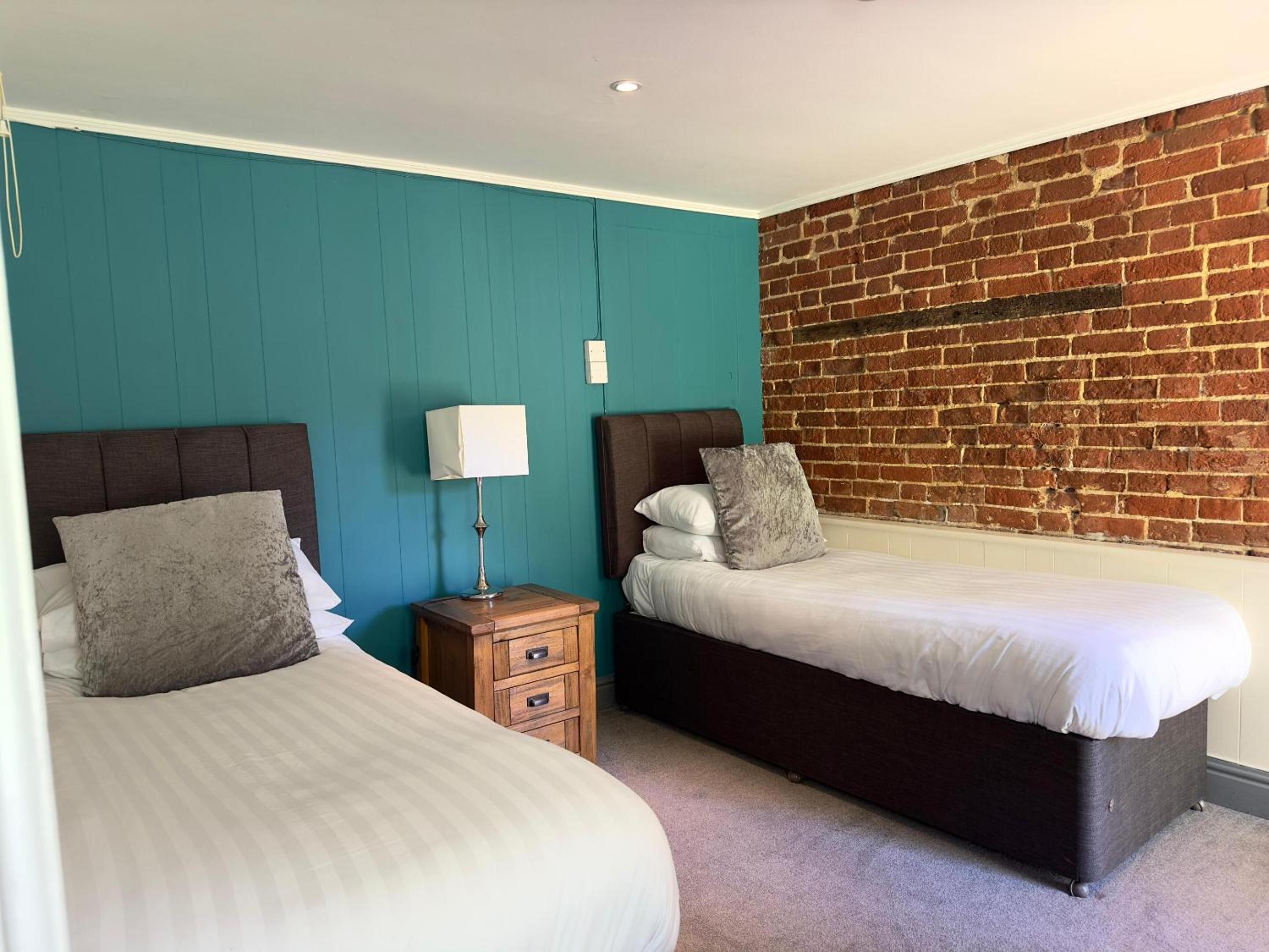Standard Twin Room