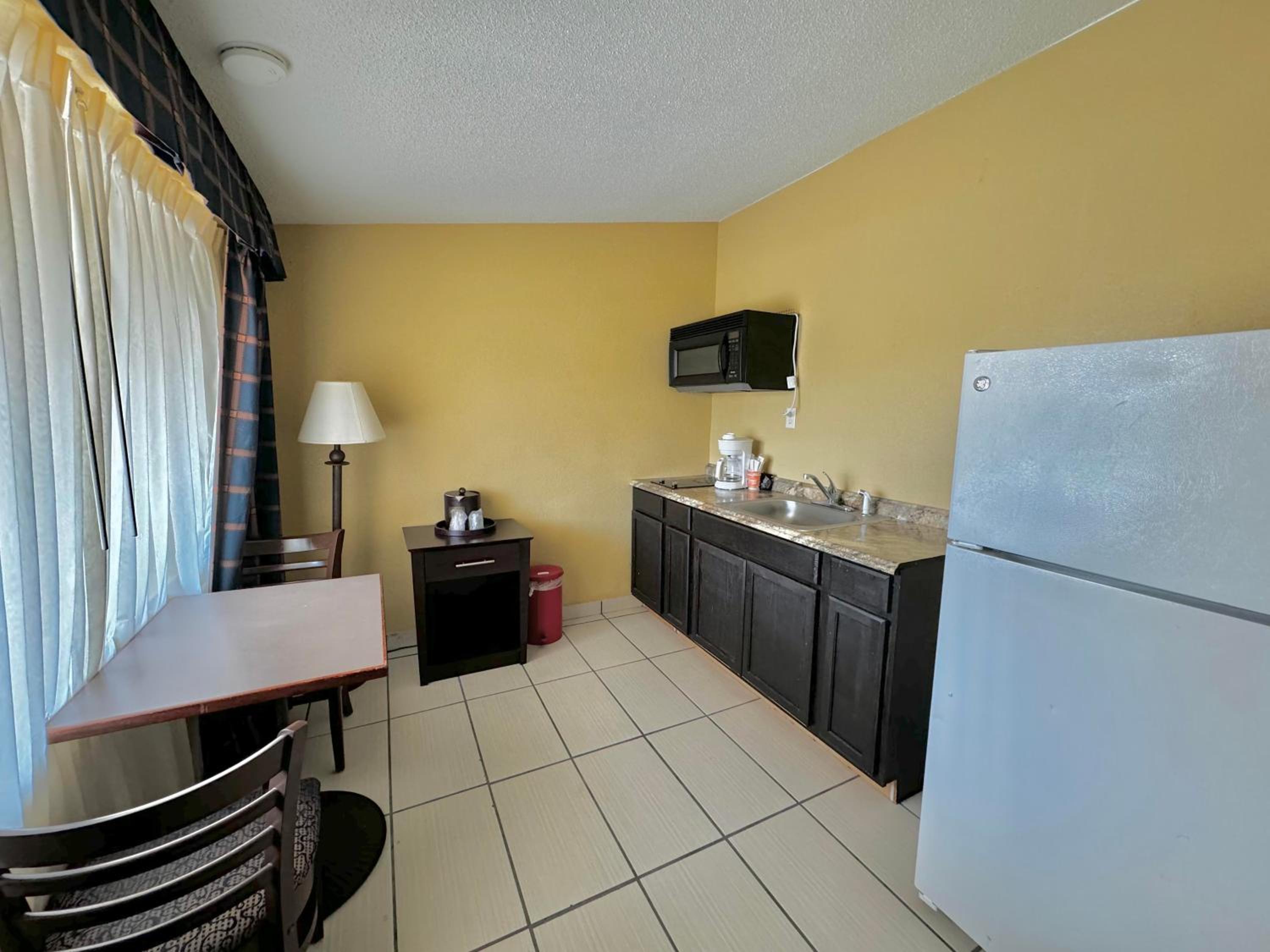 Suite - Photo 2