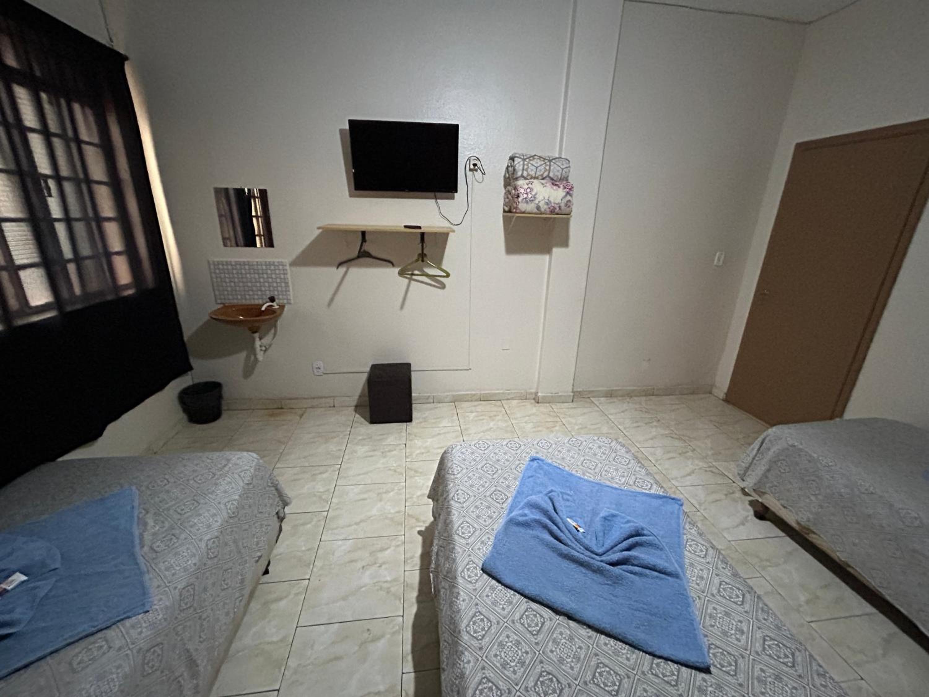 Economy Triple Room with Shared Bathroom photo 3