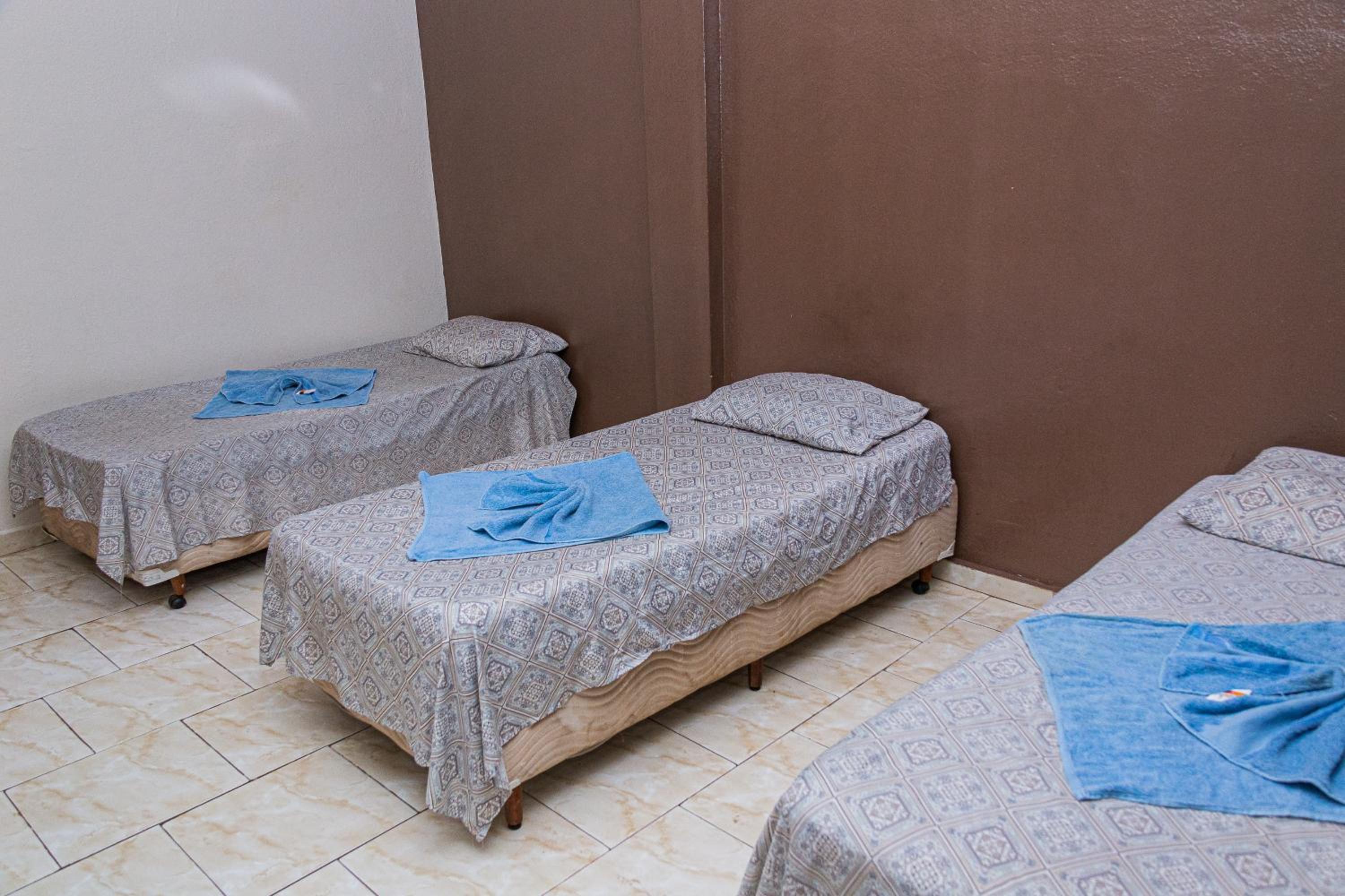 Economy Triple Room with Shared Bathroom photo 2