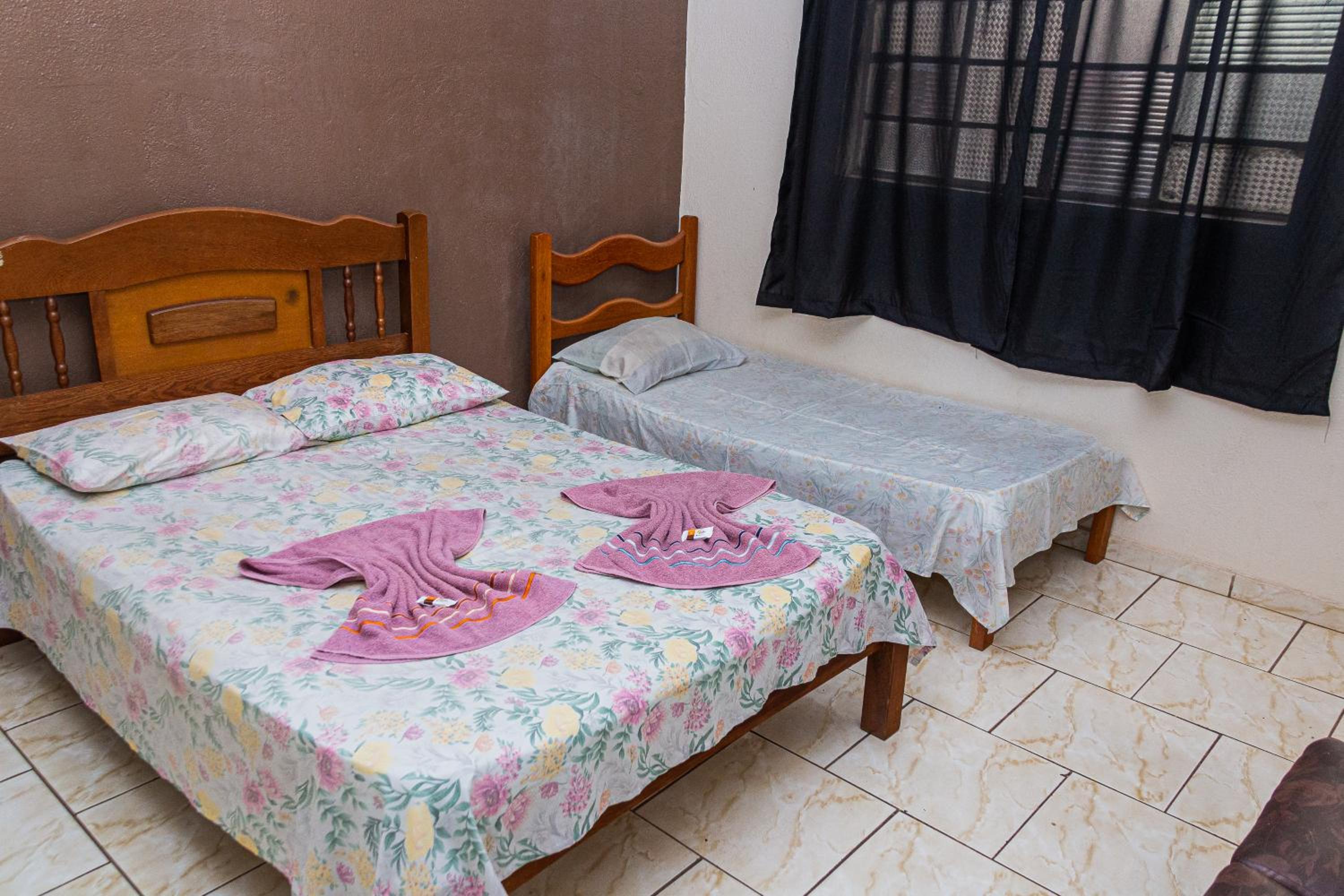 Standard Twin Room with Shared Bathroom photo 2