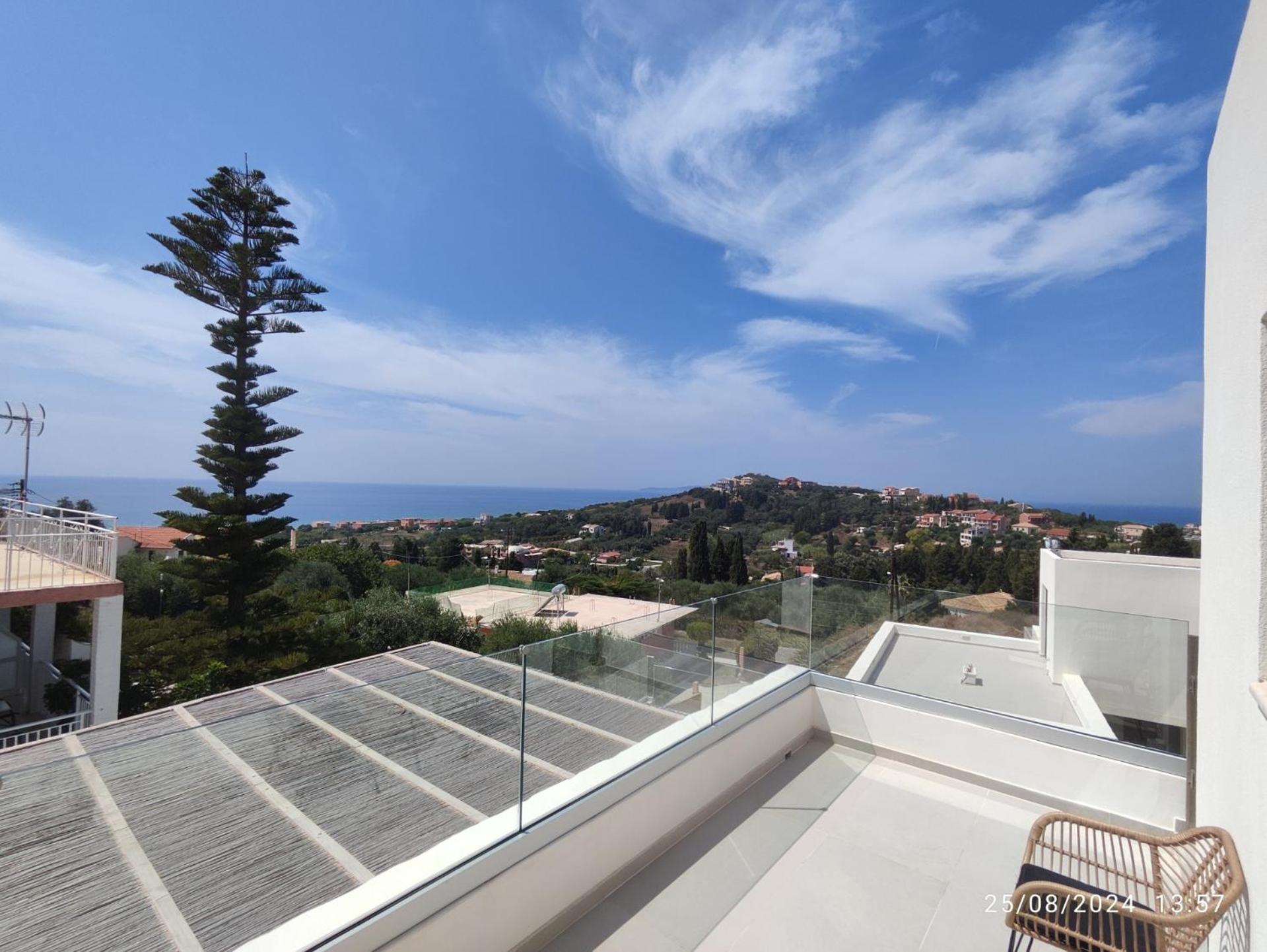 Three-Bedroom Villa photo 1