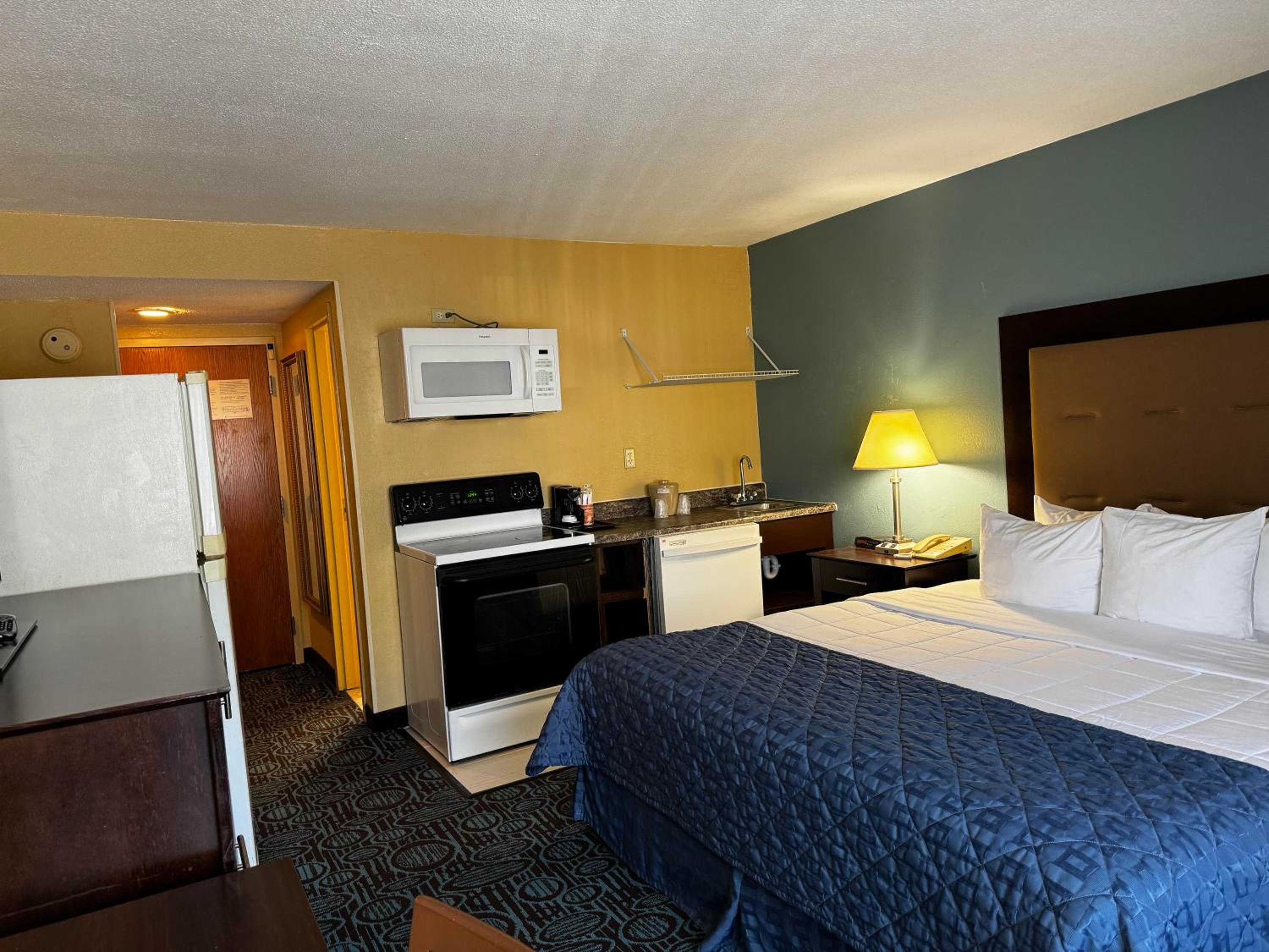 Suite - Photo 1