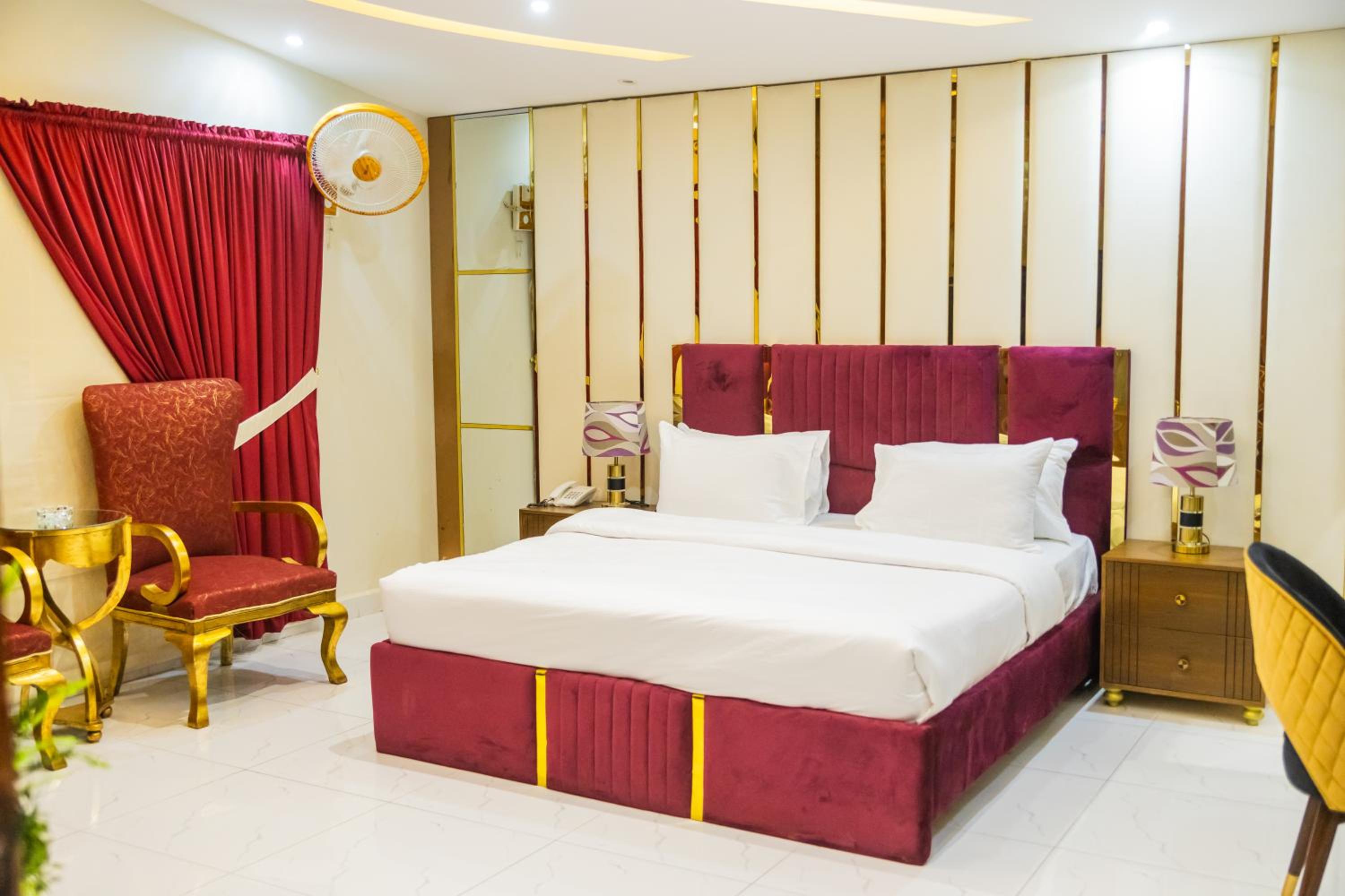 Deluxe Double or Twin Room photo 3