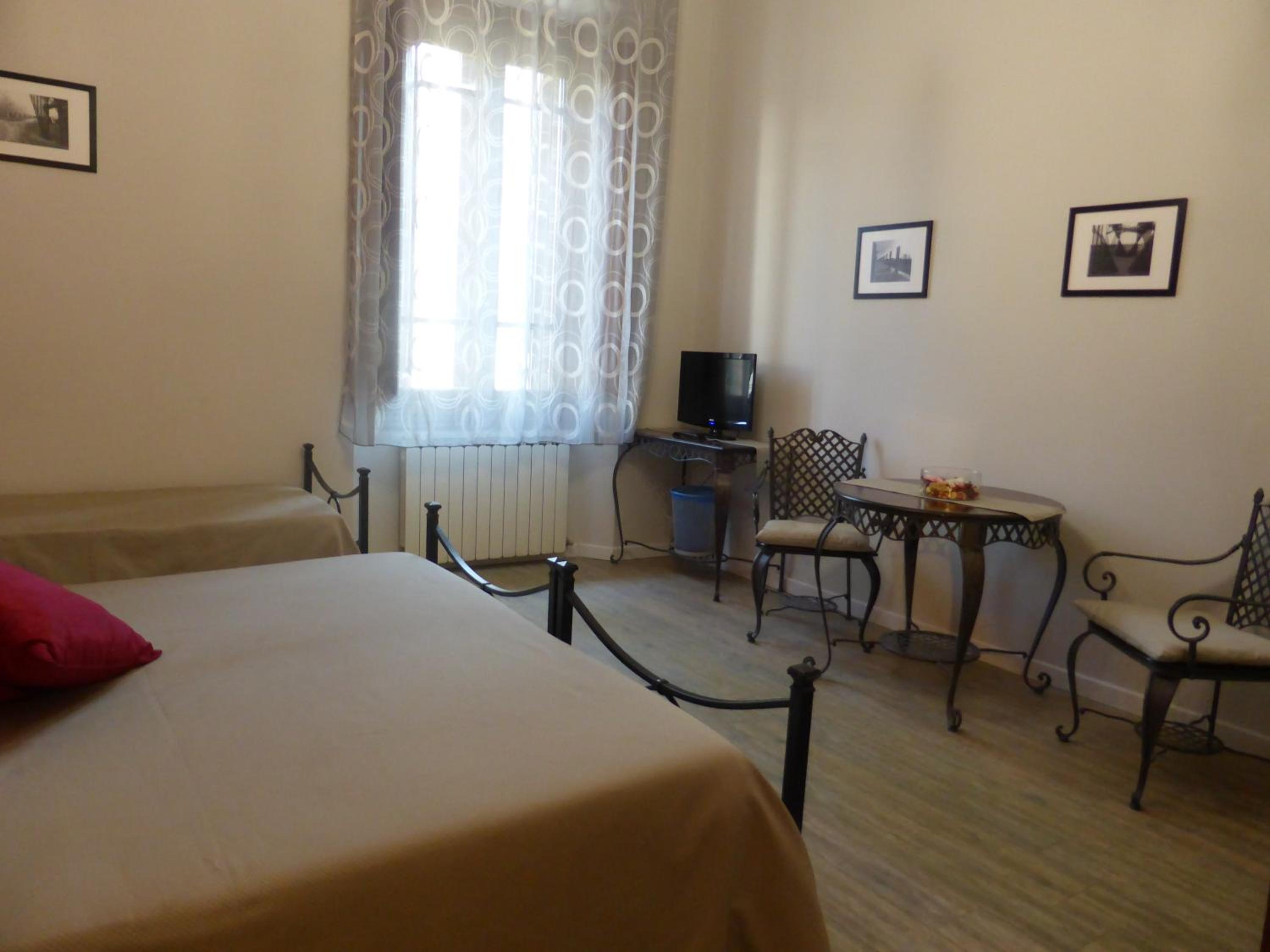 Triple Room with 3 Adults Occupancy (Non Smoking) photo 2