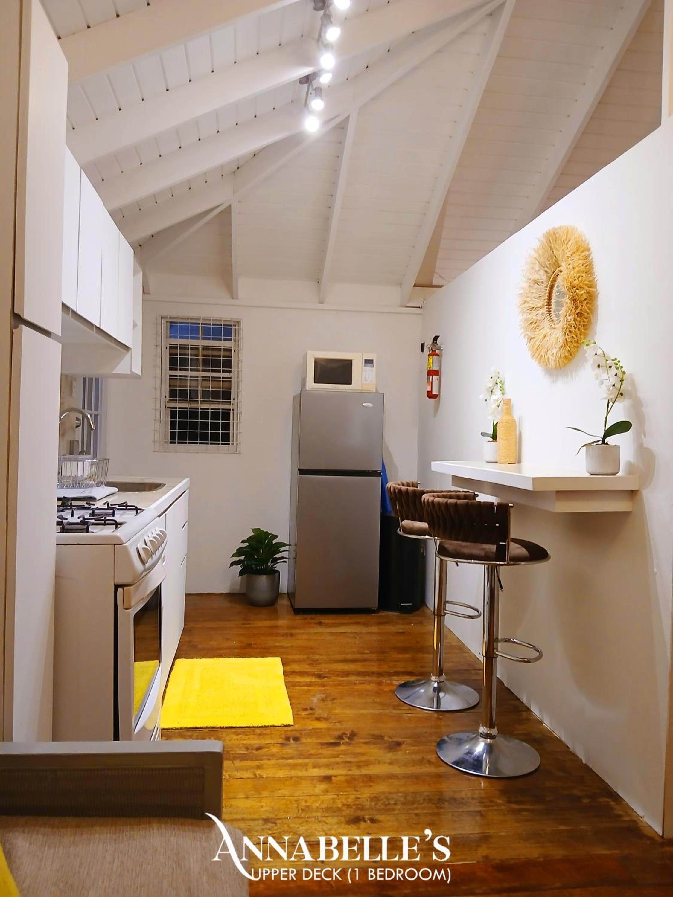 One-Bedroom Apartment photo 1