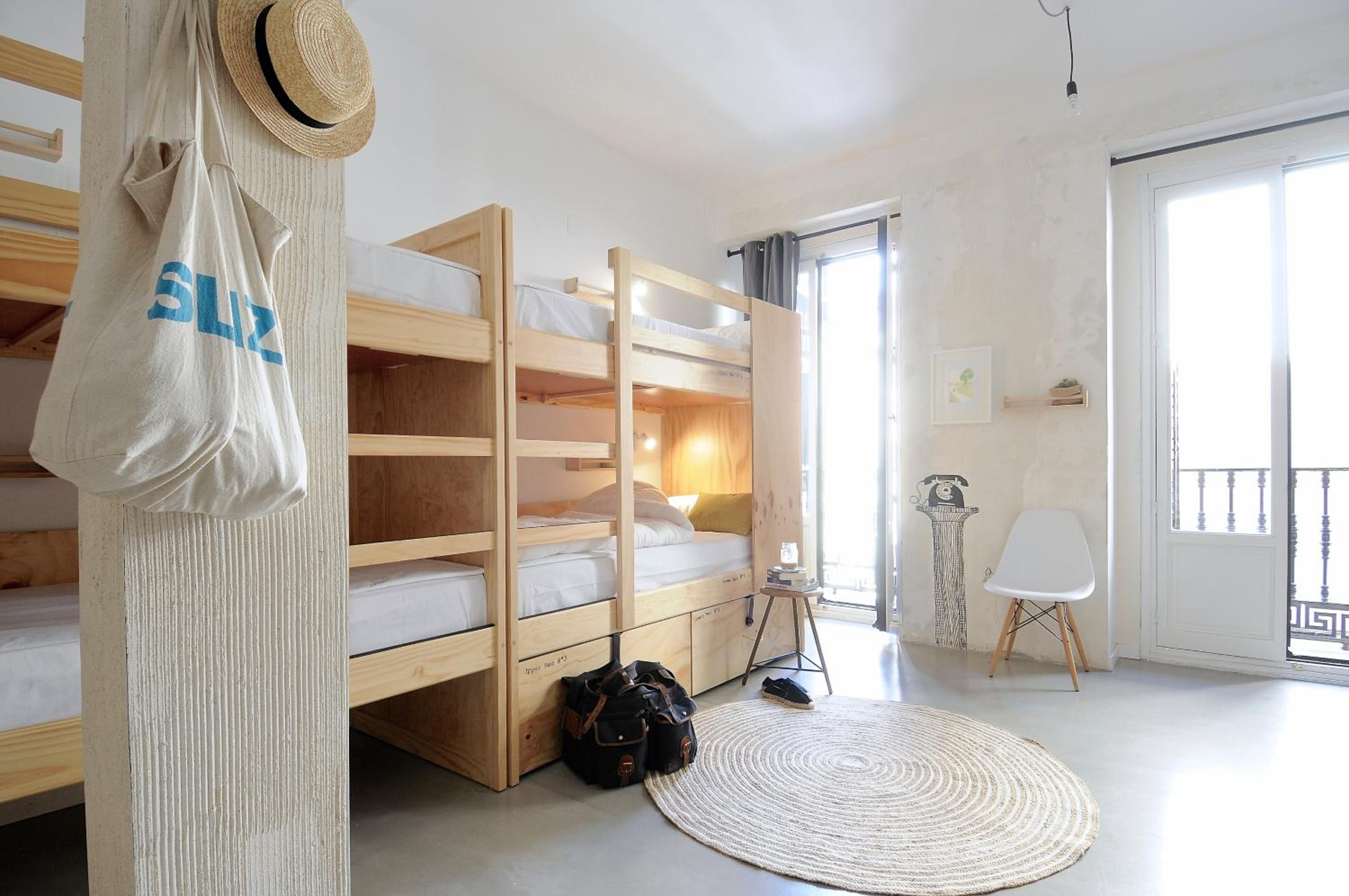 Single Bed in 4-Bed Mixed Dormitory Room with Shared Bathroom photo 3