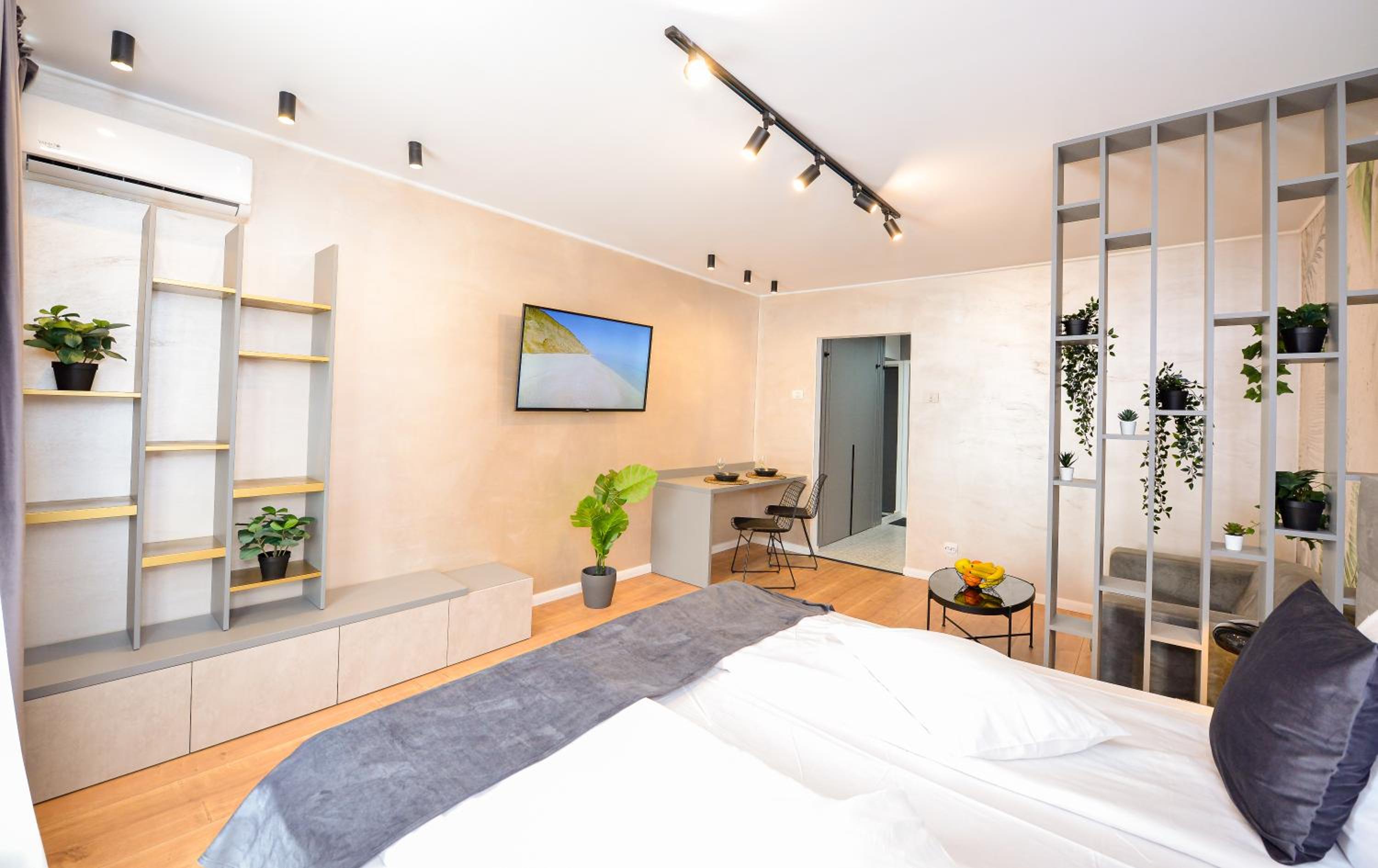 Apartment - Photo 2