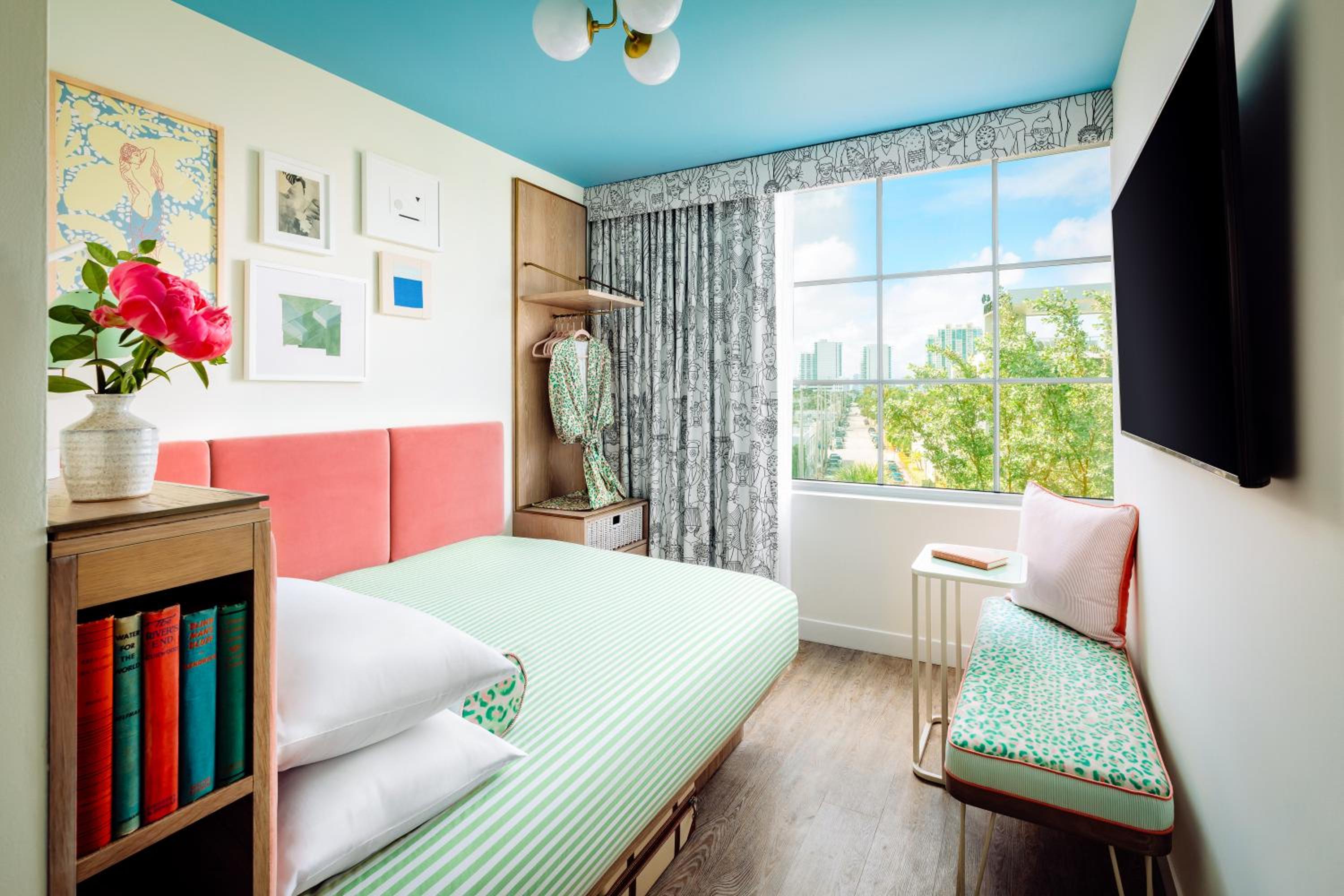 Standard Queen Room  - Photo 6