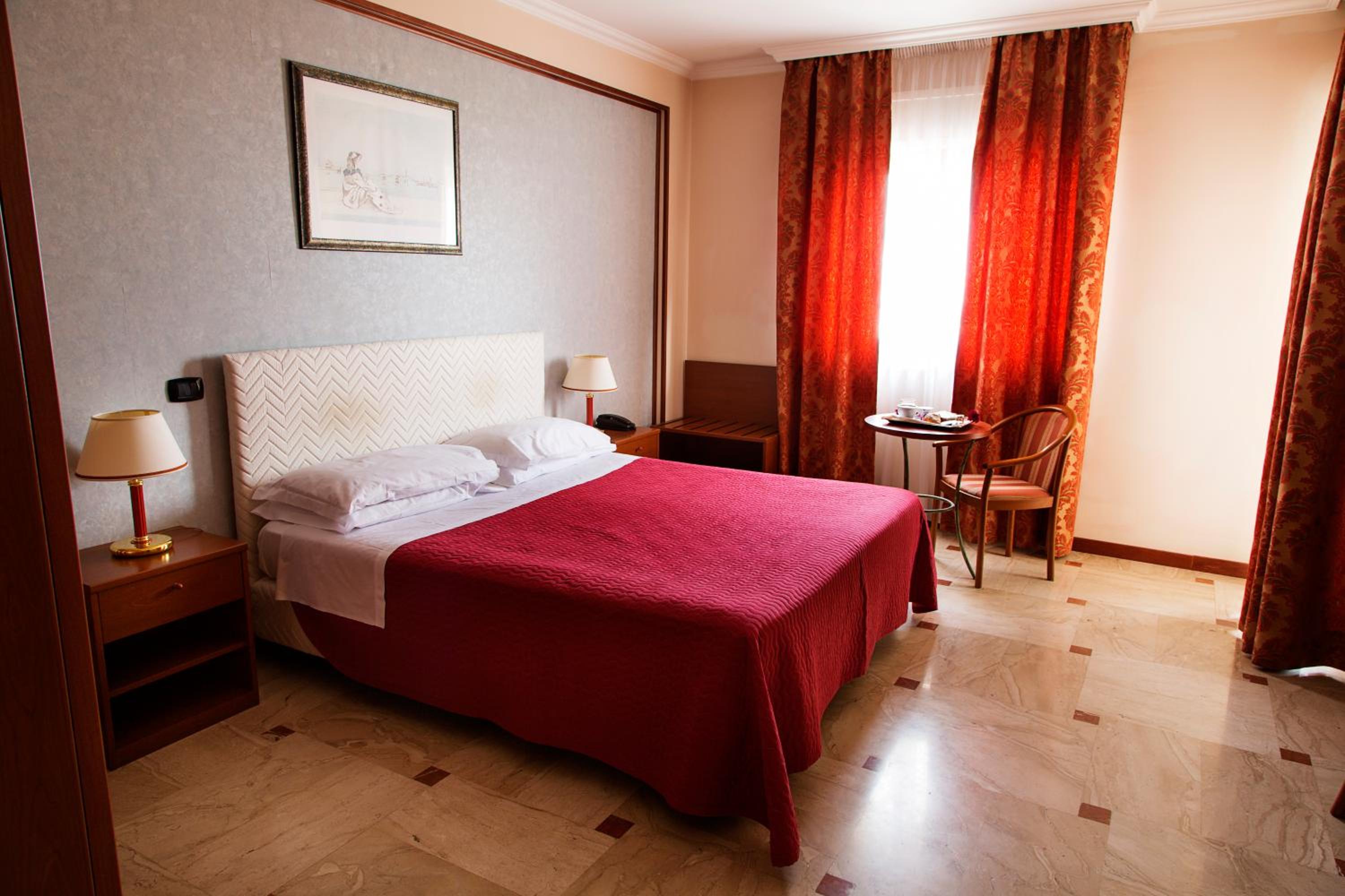 Single Room photo 3