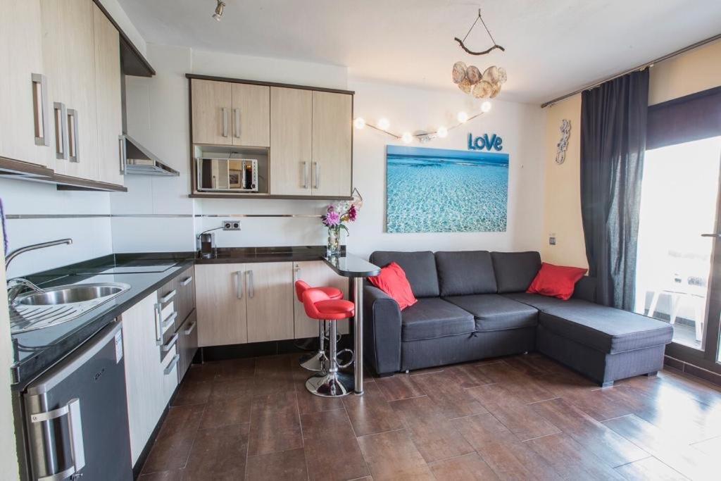 One-Bedroom Apartment with Sea View photo 2
