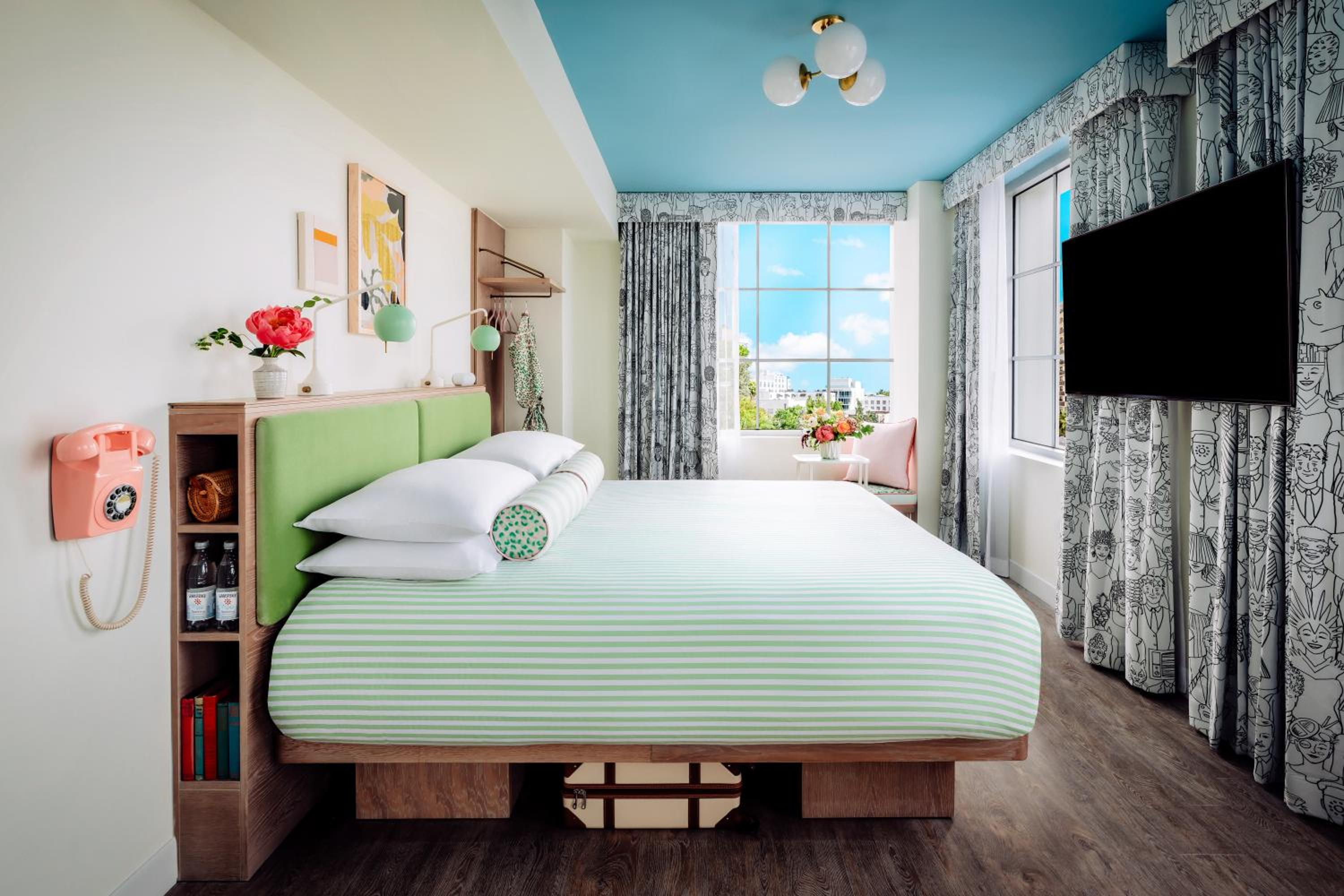 Standard King Room - Photo 4