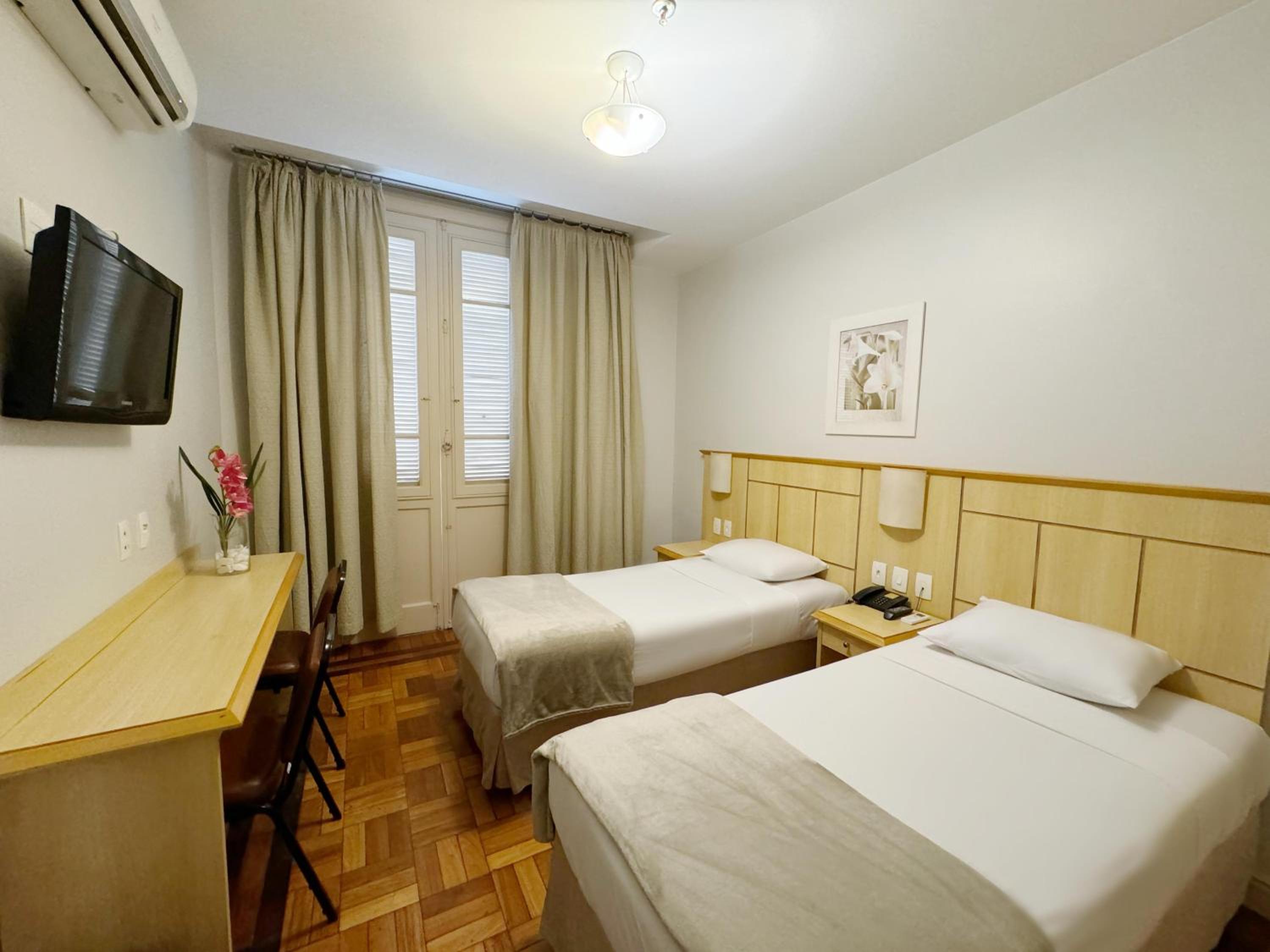 Standard Twin Room - Photo 2