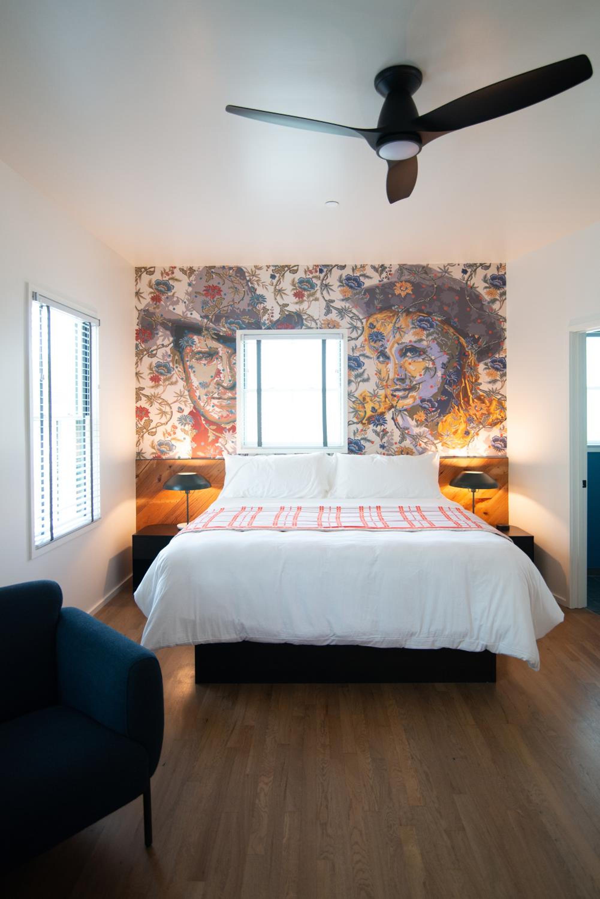Deluxe King Room photo 1
