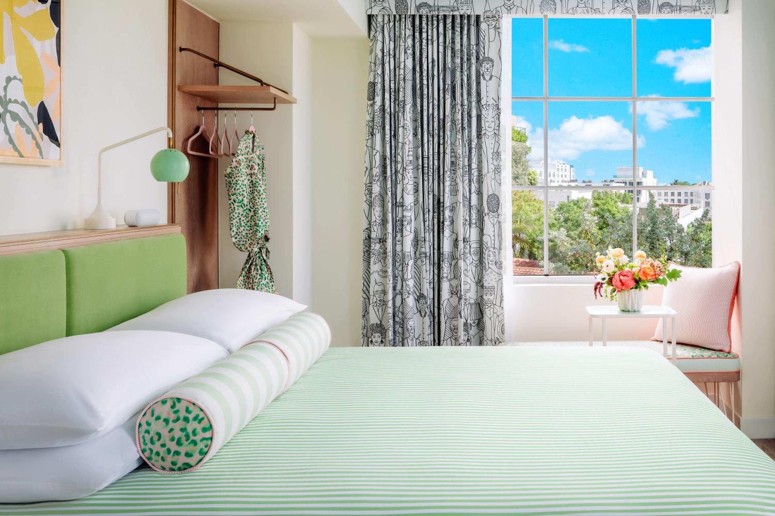Standard King Room - Photo 6